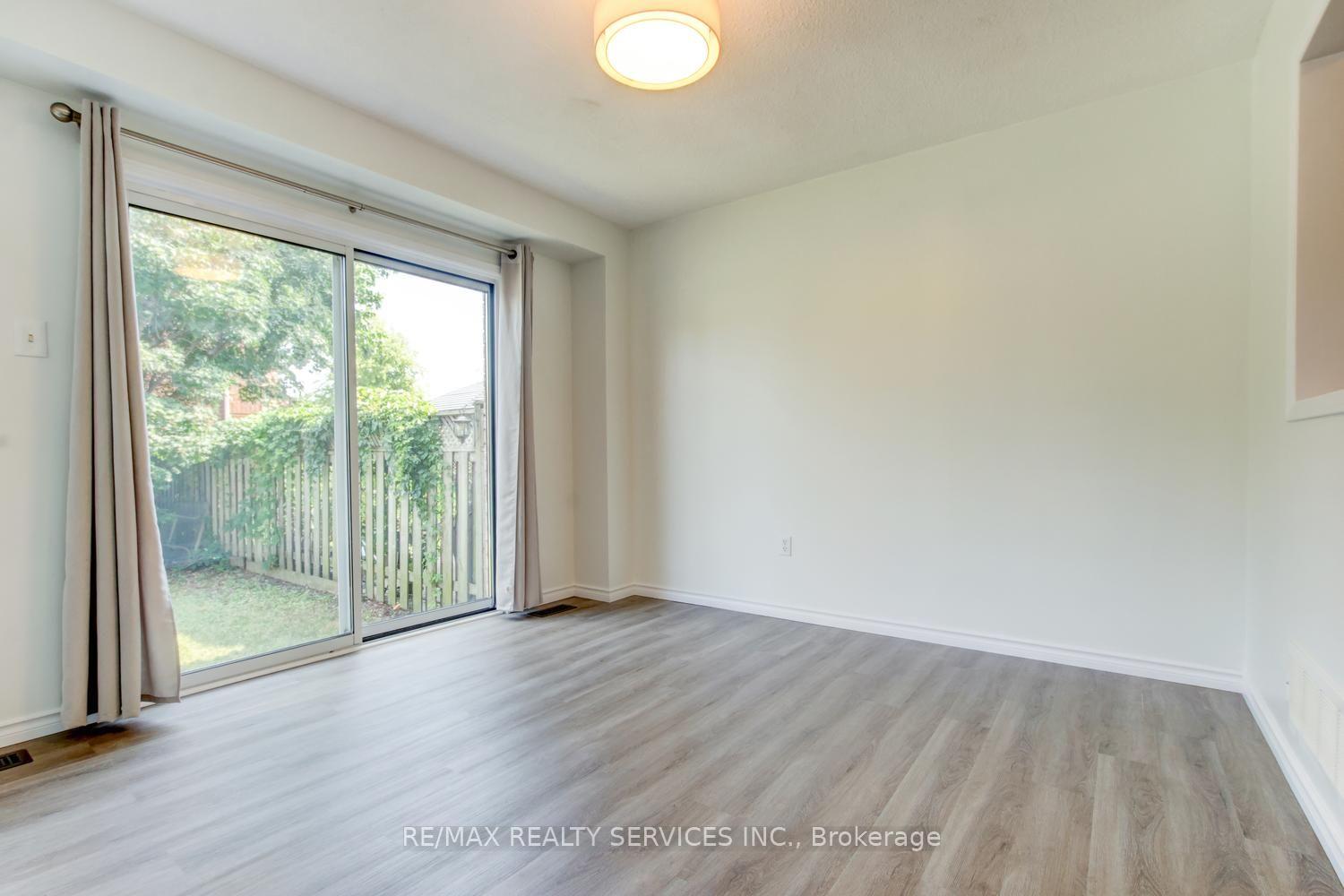 Photo 12 of 63 Herkes Drive, Brampton, Fletcher's West — HOMEH