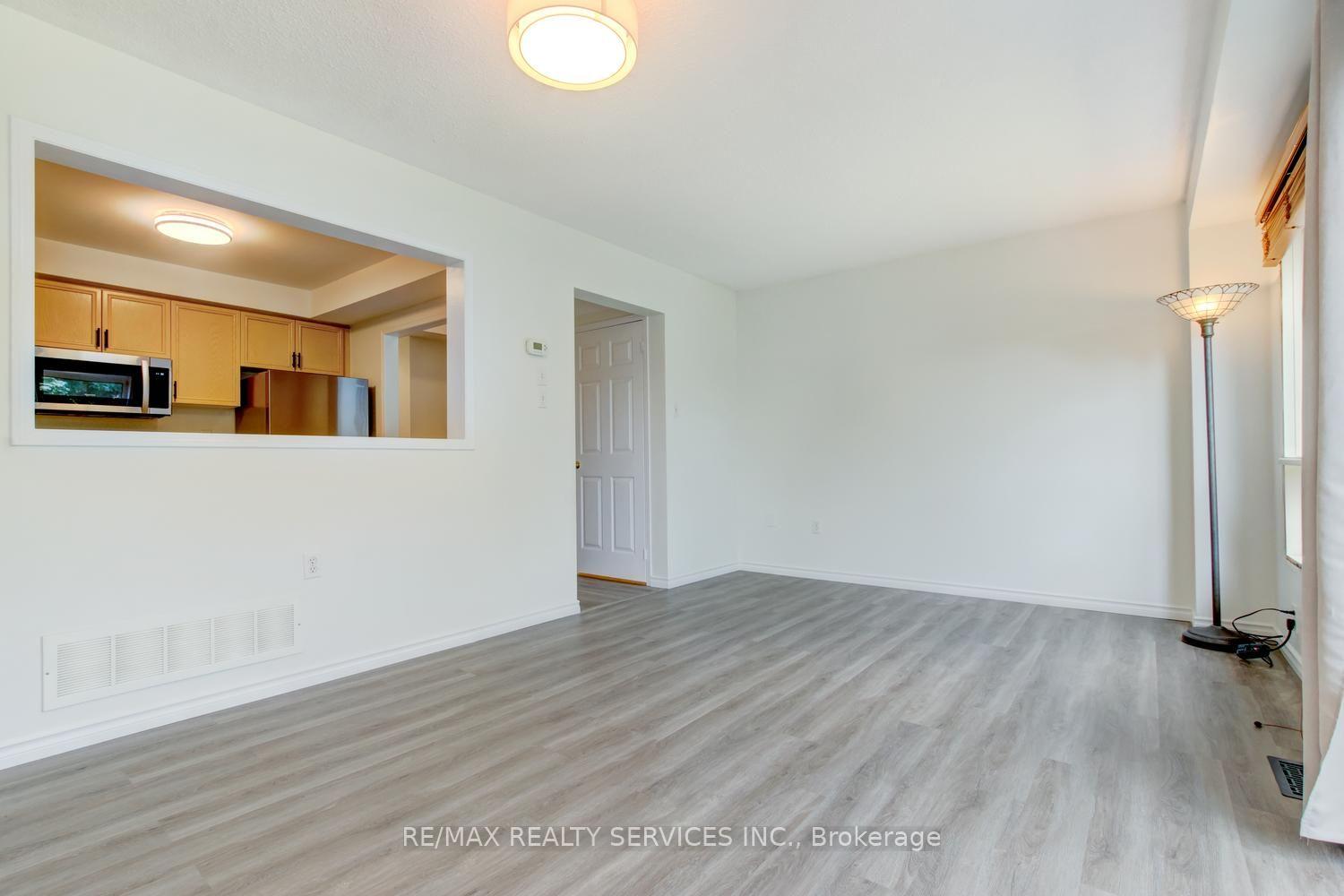Photo 13 of 63 Herkes Drive, Brampton, Fletcher's West — HOMEH