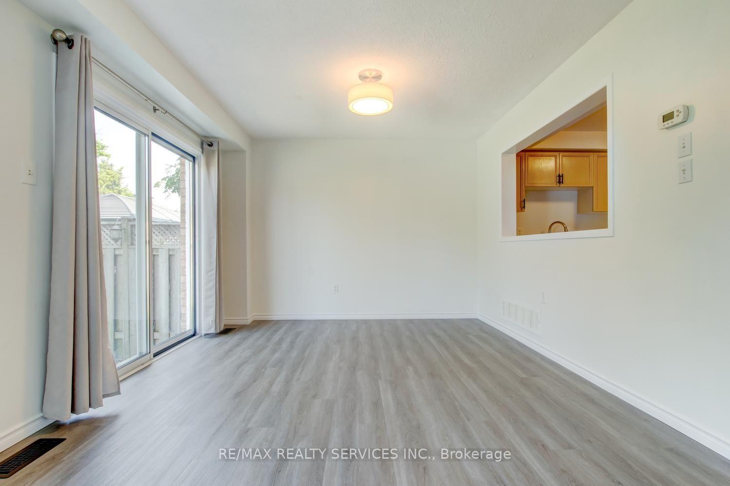 Photo 14 of 63 Herkes Drive, Brampton, Fletcher's West — HOMEH