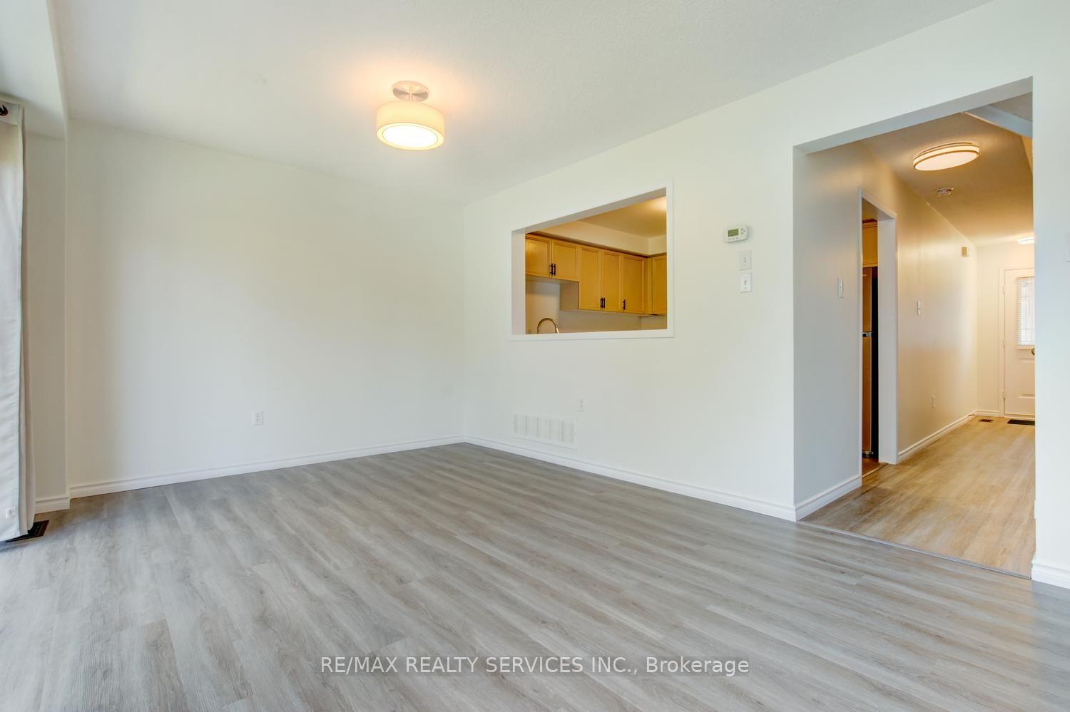 Photo 15 of 63 Herkes Drive, Brampton, Fletcher's West — HOMEH