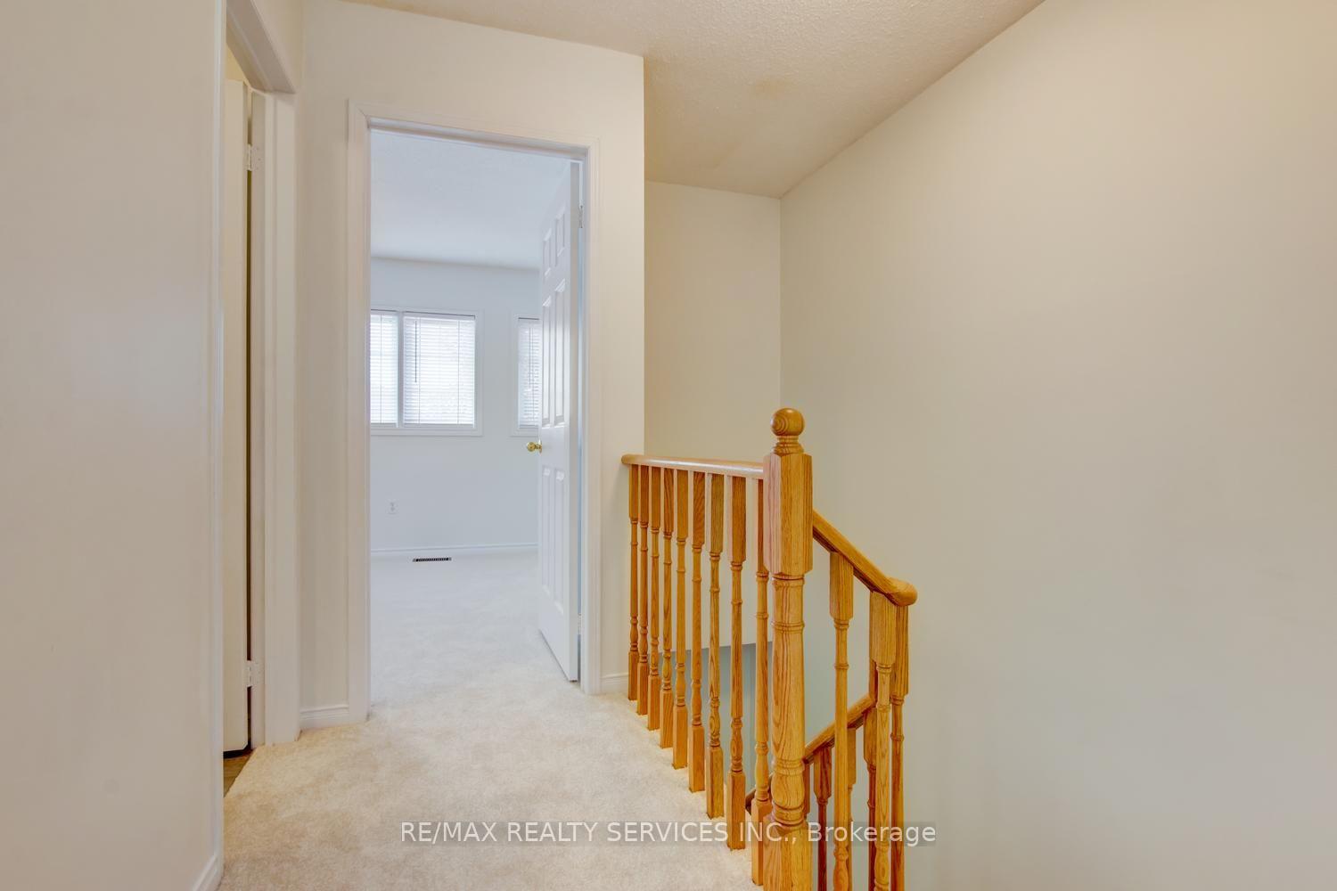 Photo 16 of 63 Herkes Drive, Brampton, Fletcher's West — HOMEH