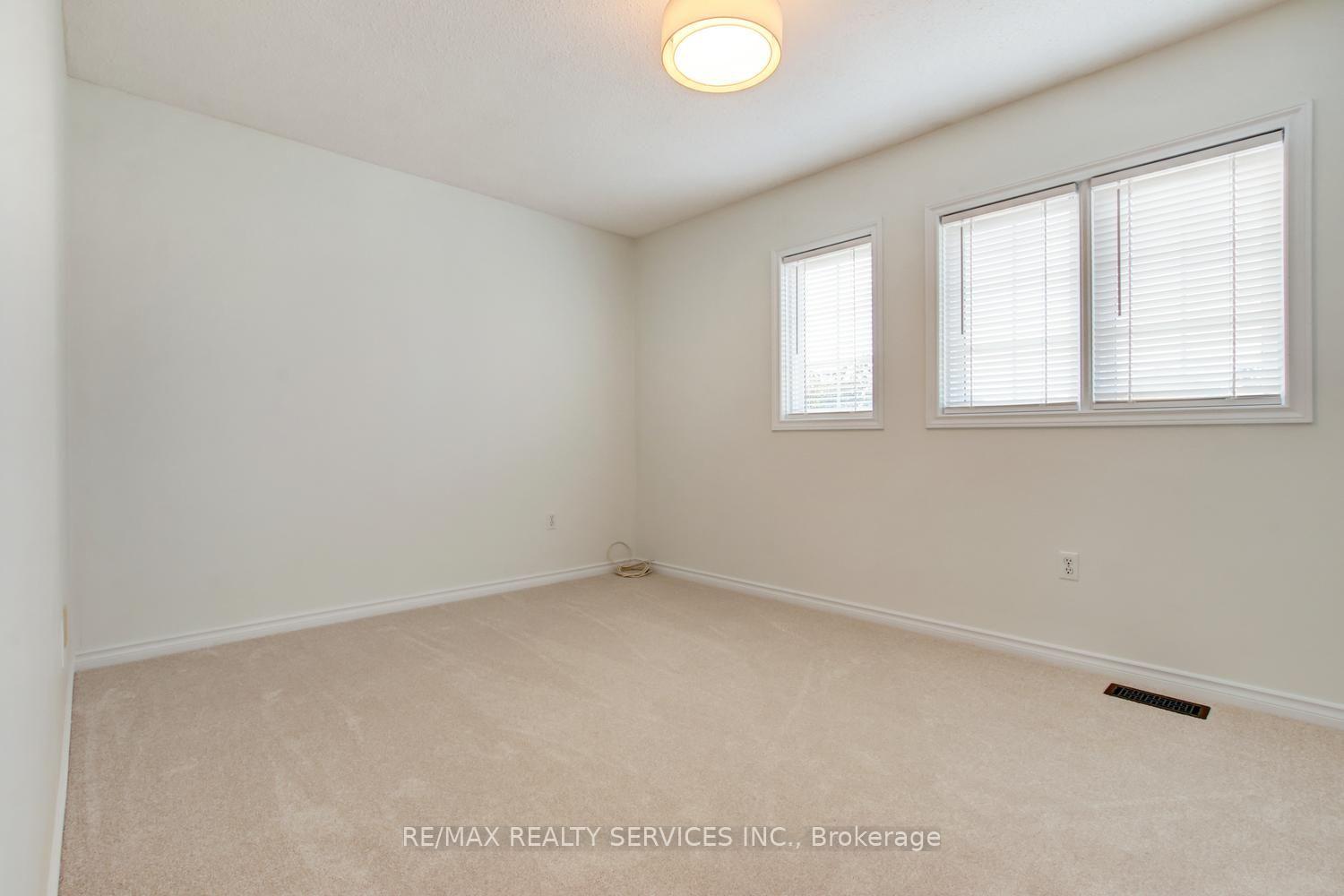 Photo 17 of 63 Herkes Drive, Brampton, Fletcher's West — HOMEH