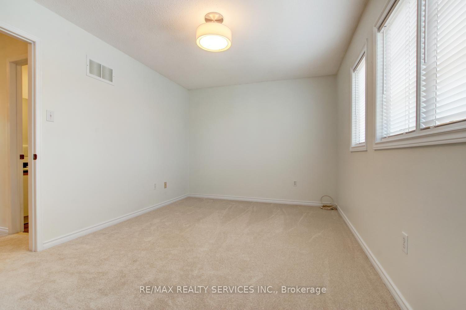 Photo 18 of 63 Herkes Drive, Brampton, Fletcher's West — HOMEH