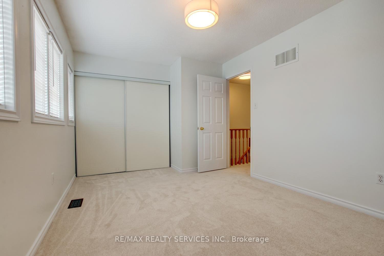 Photo 19 of 63 Herkes Drive, Brampton, Fletcher's West — HOMEH
