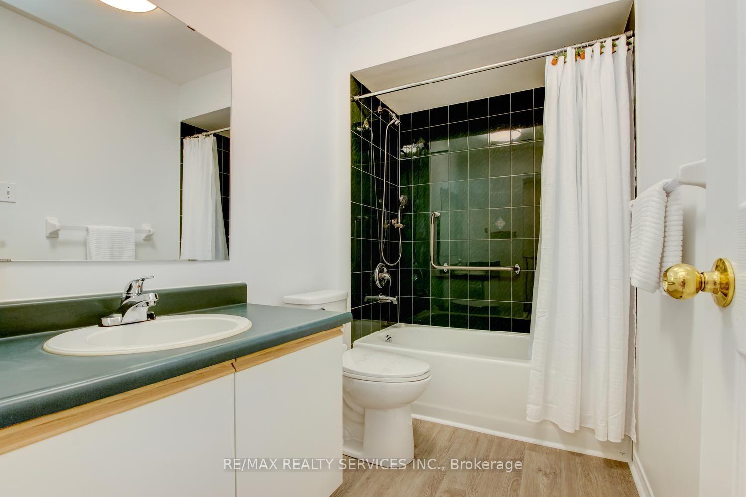 Photo 21 of 63 Herkes Drive, Brampton, Fletcher's West — HOMEH