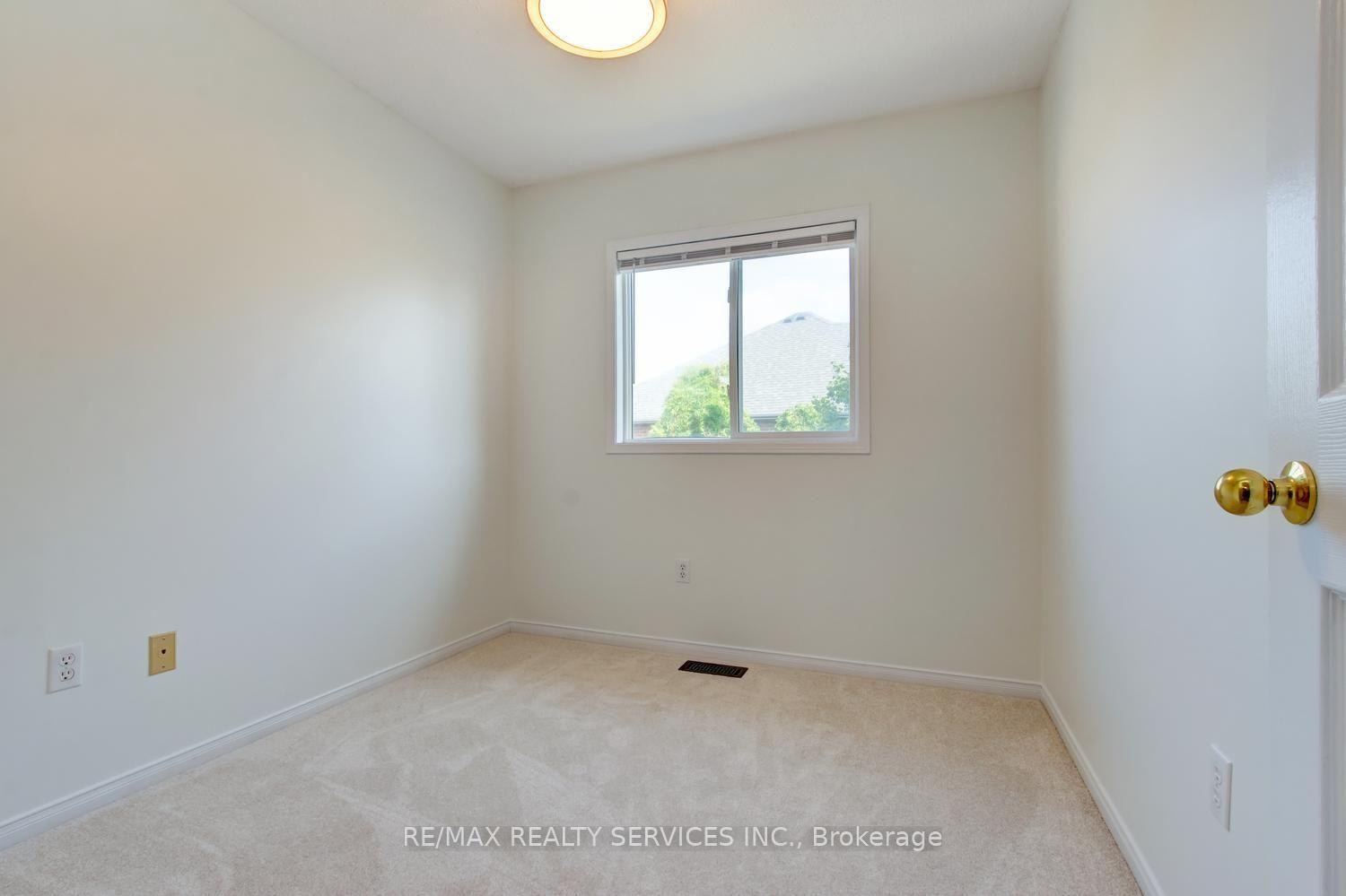 Photo 24 of 63 Herkes Drive, Brampton, Fletcher's West — HOMEH