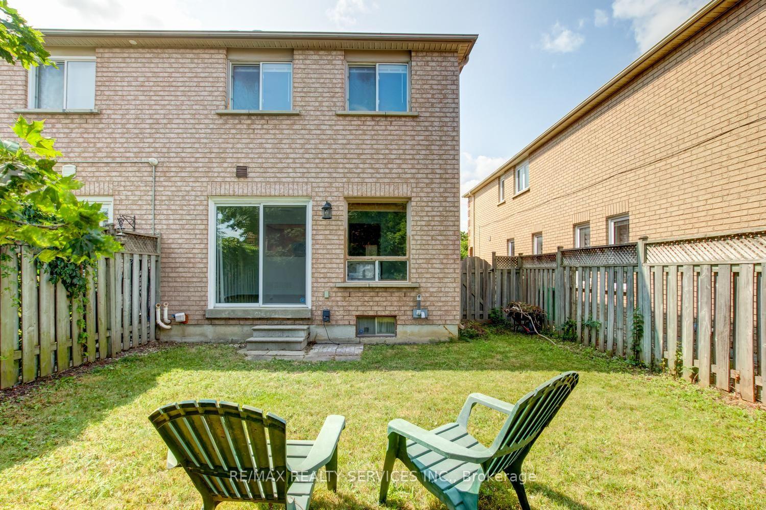 Photo 34 of 63 Herkes Drive, Brampton, Fletcher's West — HOMEH