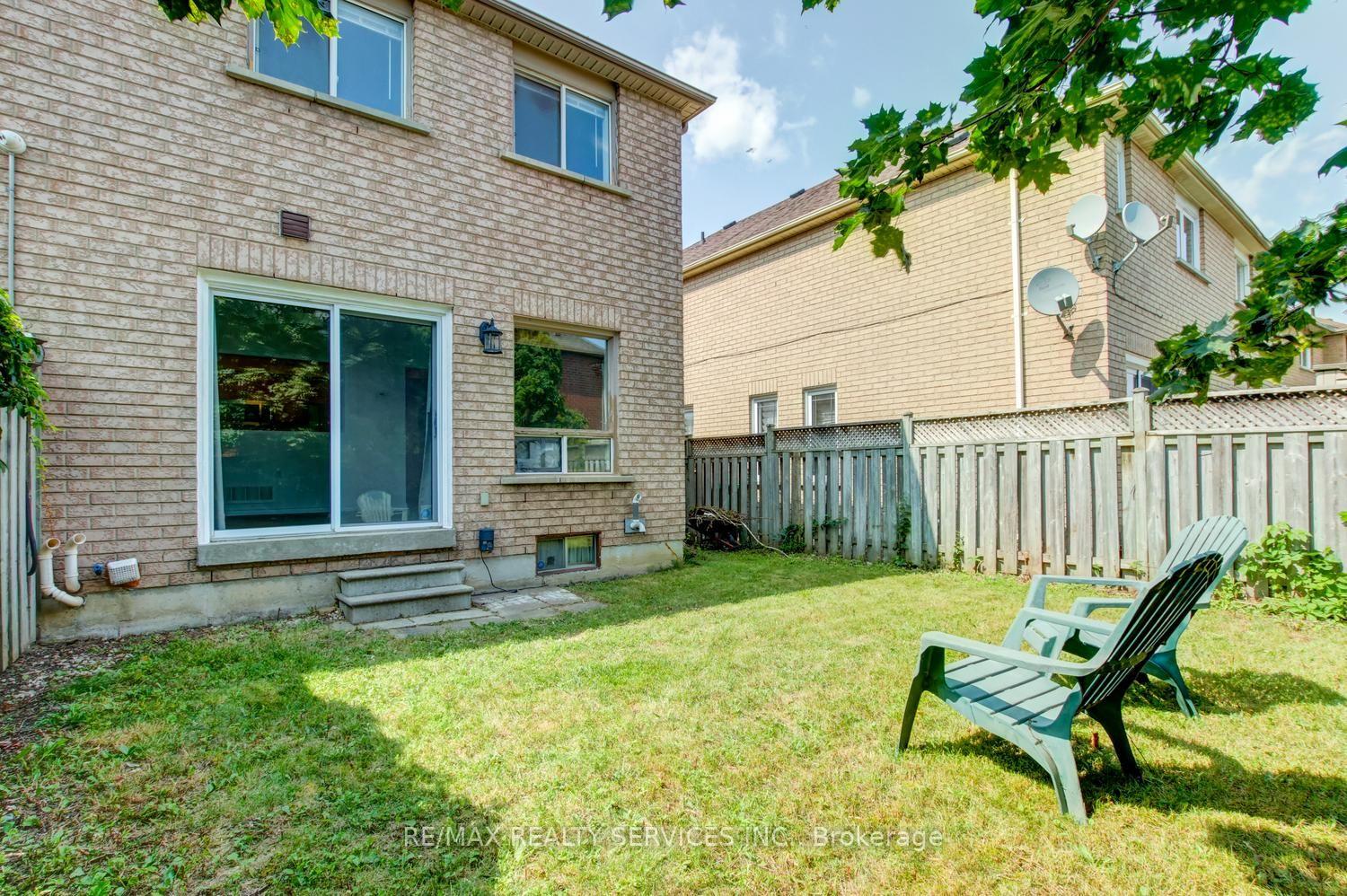 Photo 35 of 63 Herkes Drive, Brampton, Fletcher's West — HOMEH