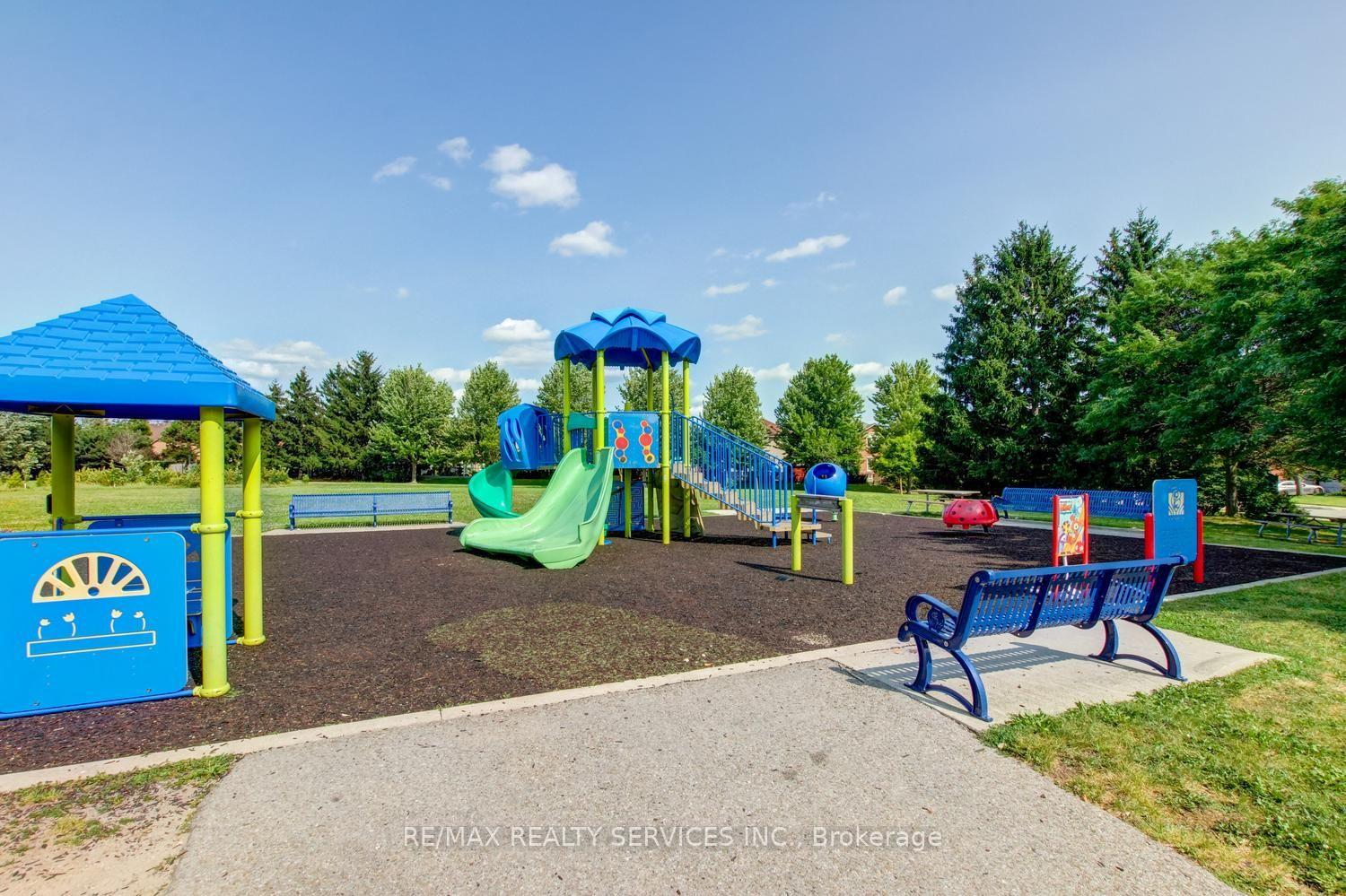Photo 37 of 63 Herkes Drive, Brampton, Fletcher's West — HOMEH