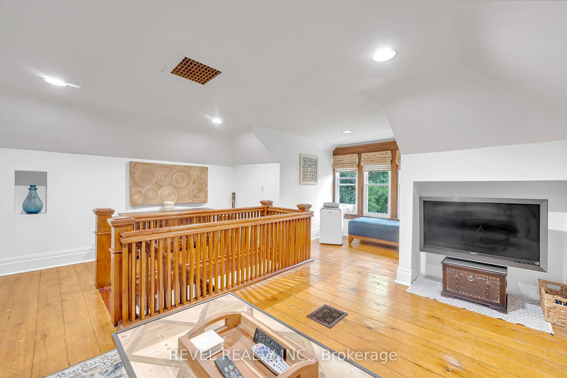 Photo 20 of 99 Colston Avenue, Whitby, Brooklin — HOMEH
