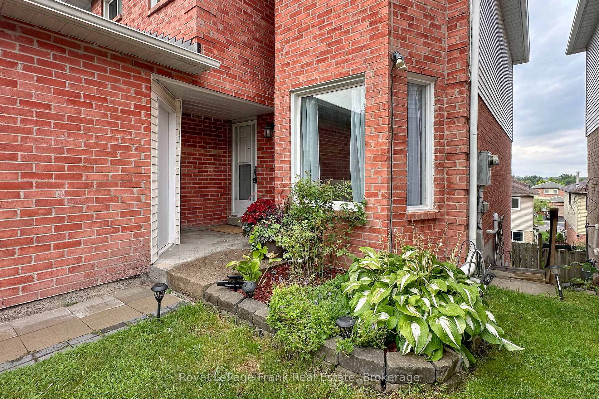 Photo 3 of 2131 Theoden Court, Pickering, Brock Ridge — HOMEH