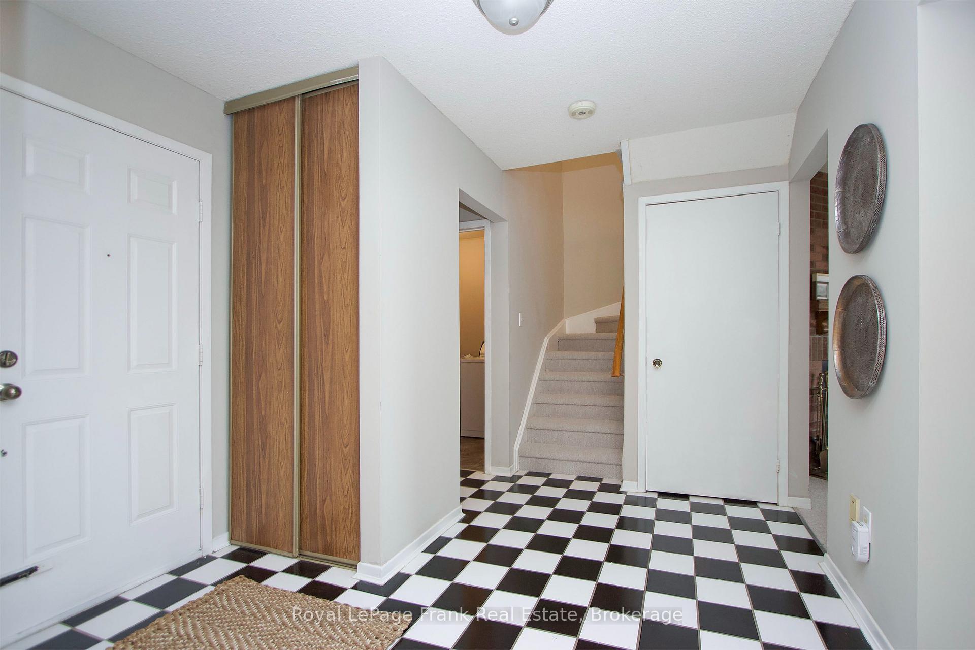 Photo 4 of 2131 Theoden Court, Pickering, Brock Ridge — HOMEH