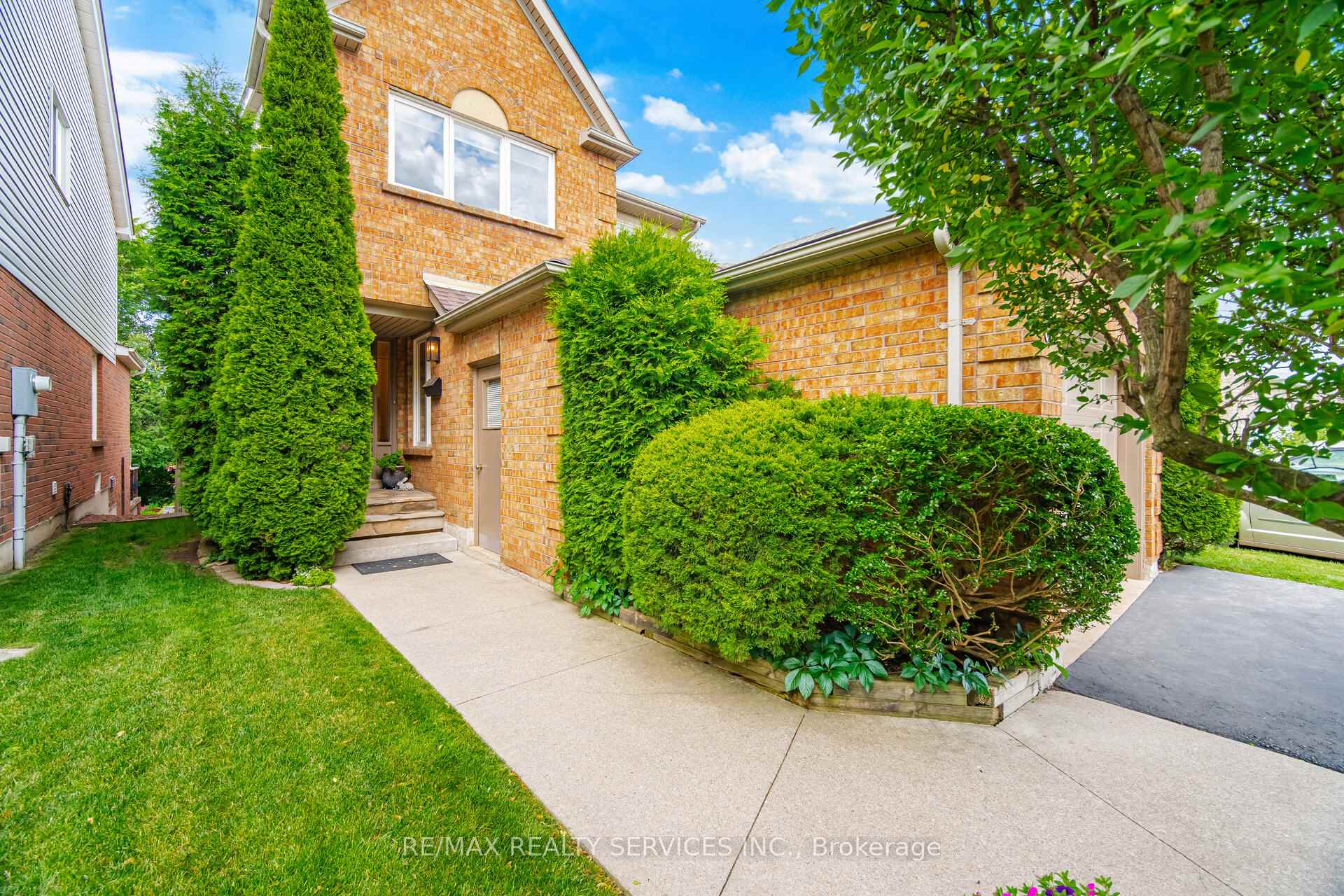 Photo 3 of 38 Furrows End, Brampton, Heart Lake West — HOMEH