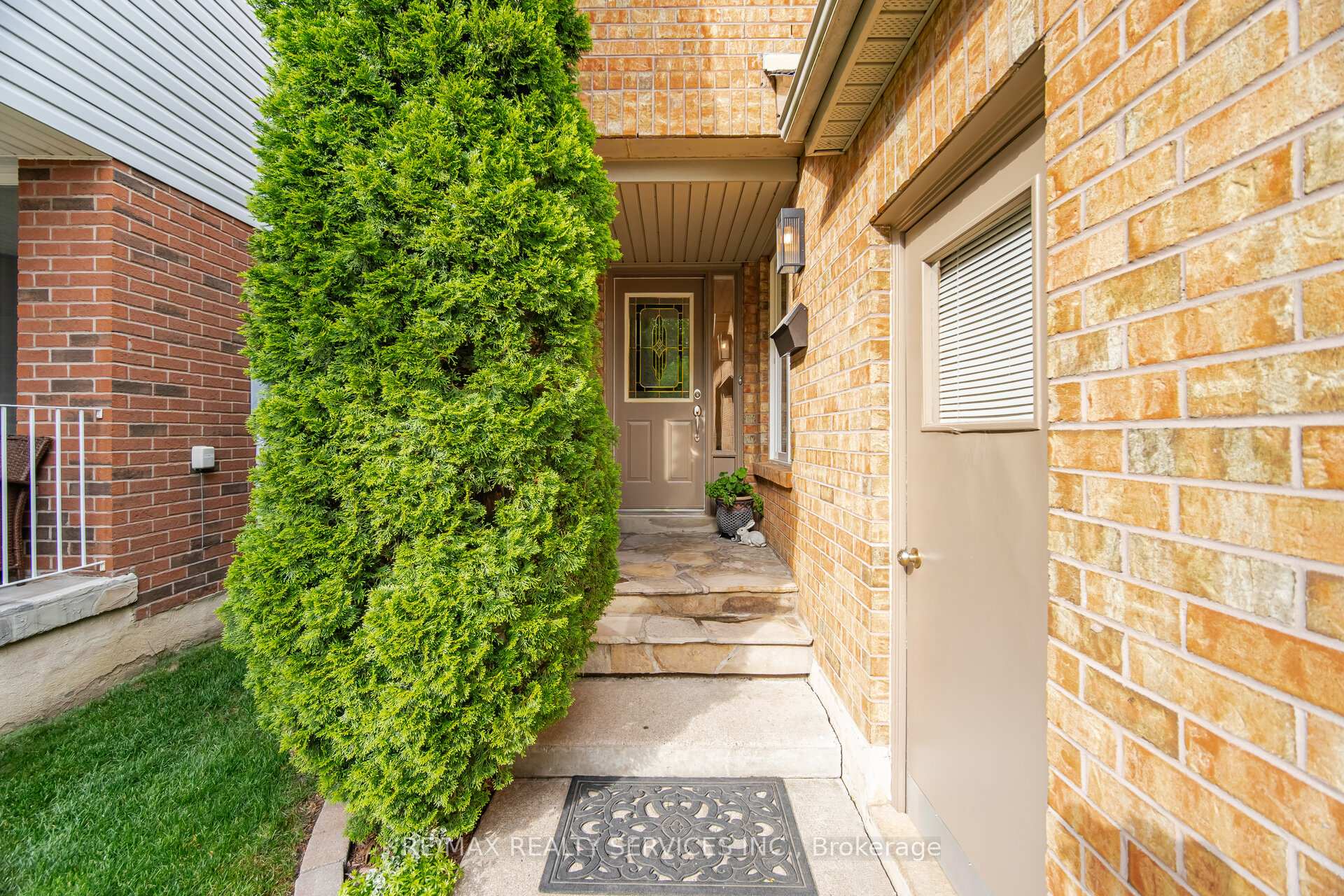 Photo 4 of 38 Furrows End, Brampton, Heart Lake West — HOMEH