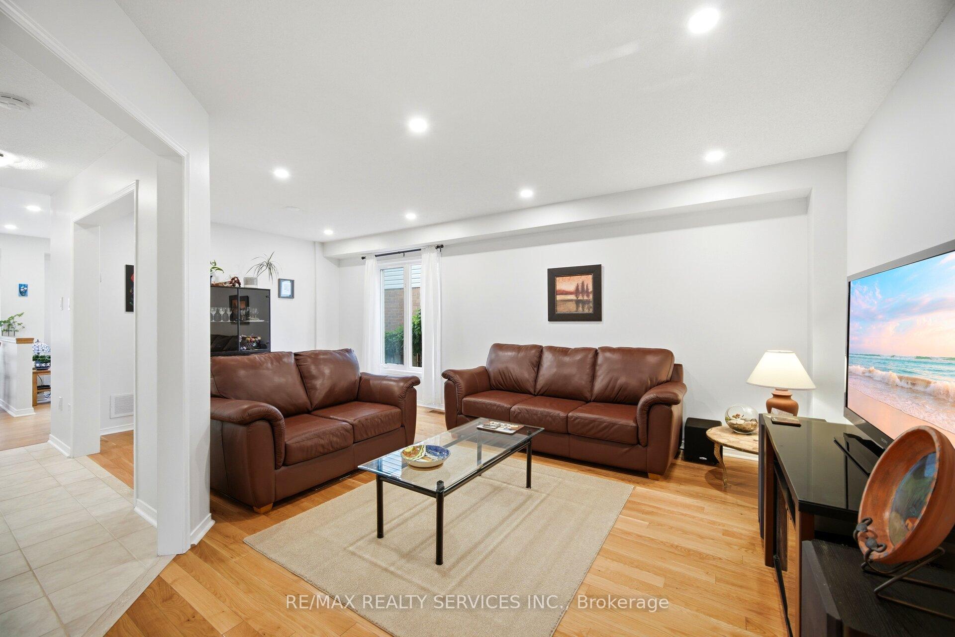 Photo 8 of 38 Furrows End, Brampton, Heart Lake West — HOMEH