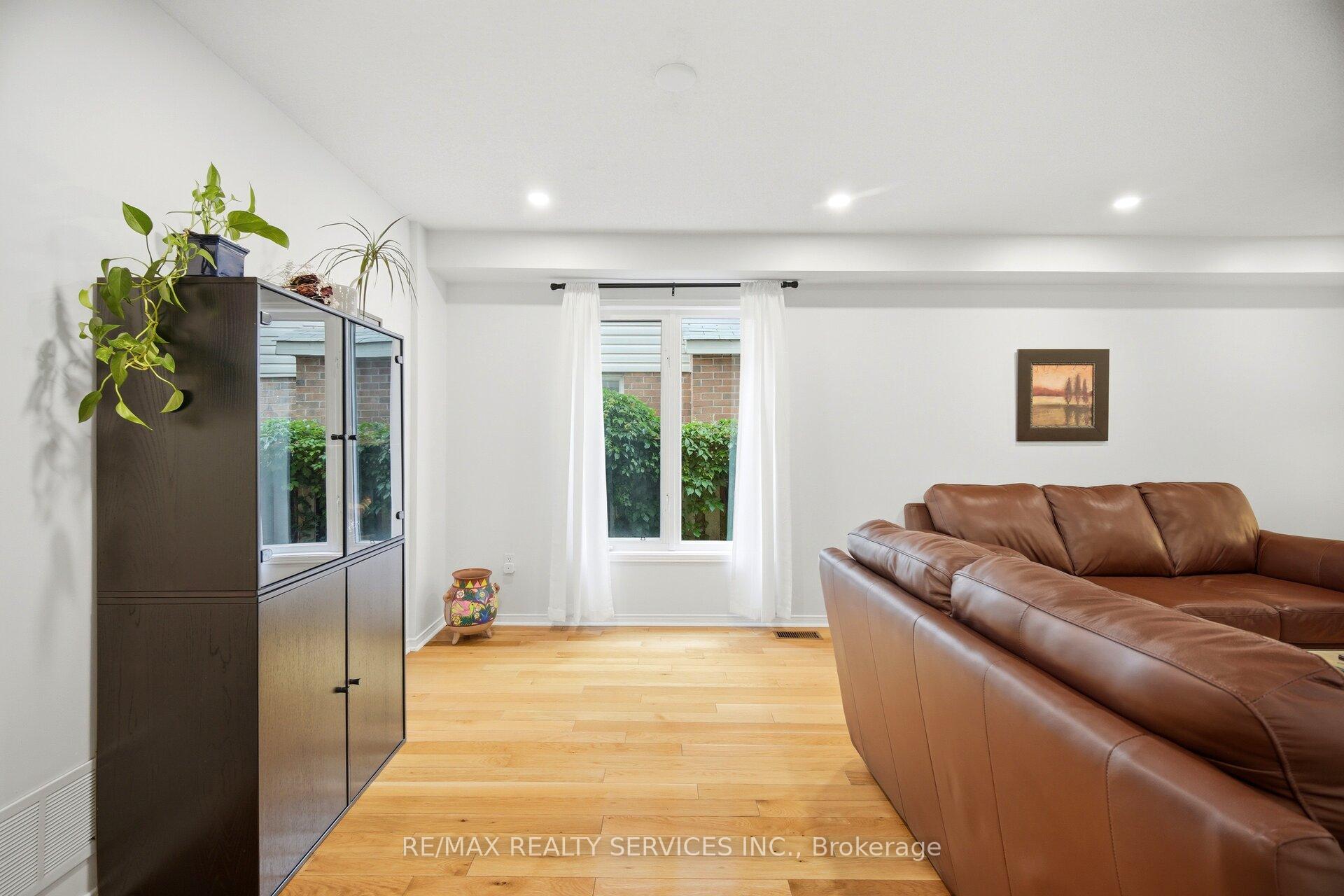 Photo 10 of 38 Furrows End, Brampton, Heart Lake West — HOMEH