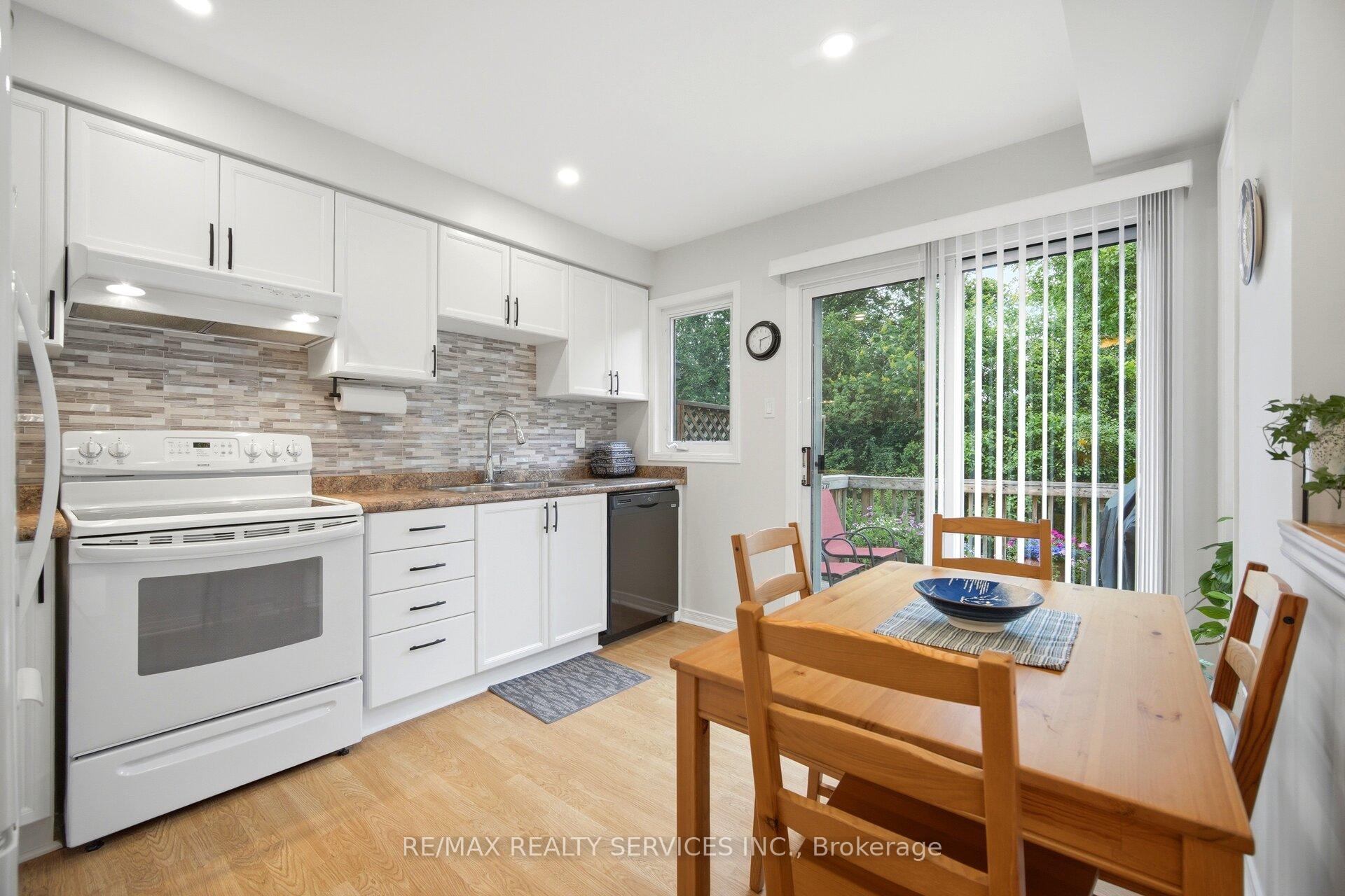 Photo 15 of 38 Furrows End, Brampton, Heart Lake West — HOMEH