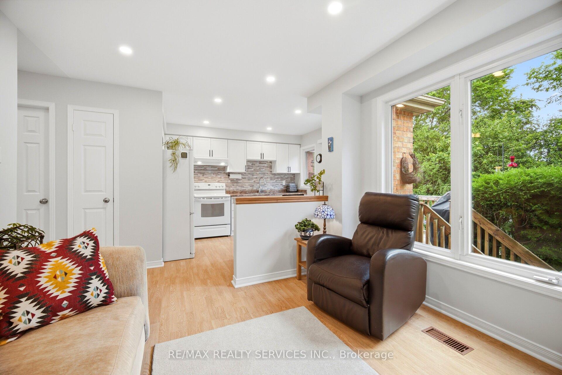 Photo 19 of 38 Furrows End, Brampton, Heart Lake West — HOMEH