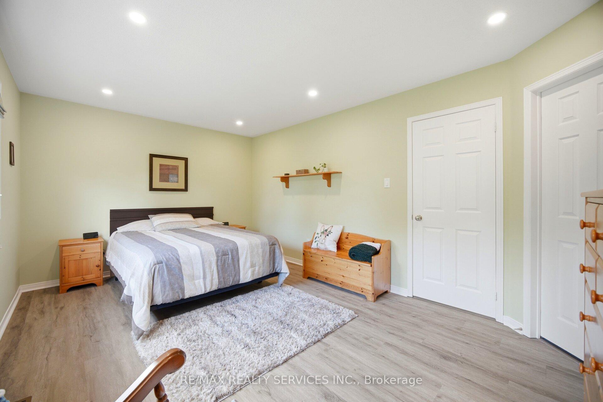 Photo 23 of 38 Furrows End, Brampton, Heart Lake West — HOMEH