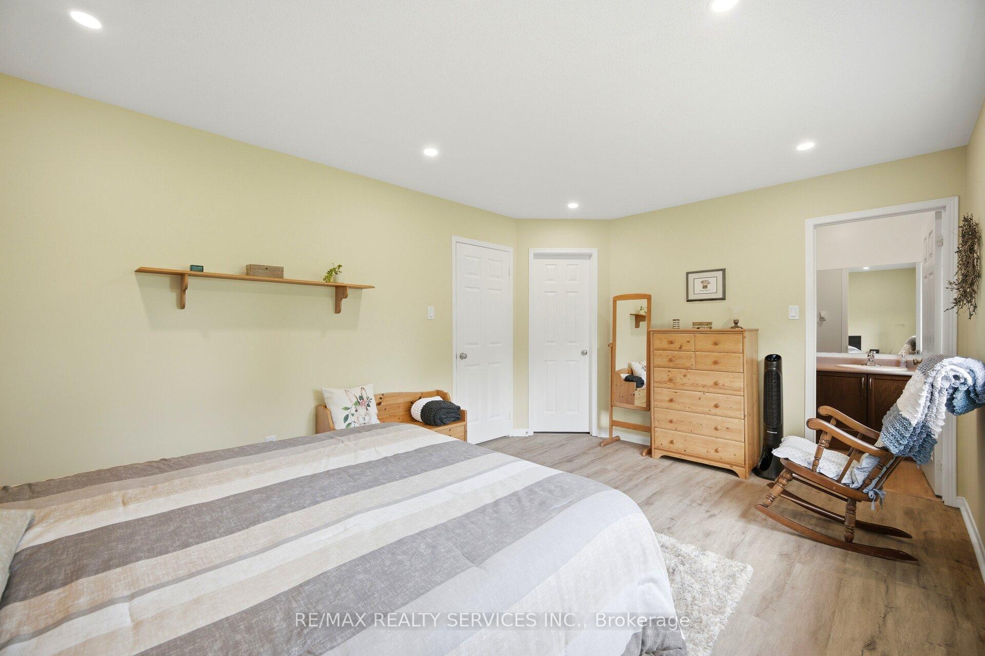 Photo 24 of 38 Furrows End, Brampton, Heart Lake West — HOMEH