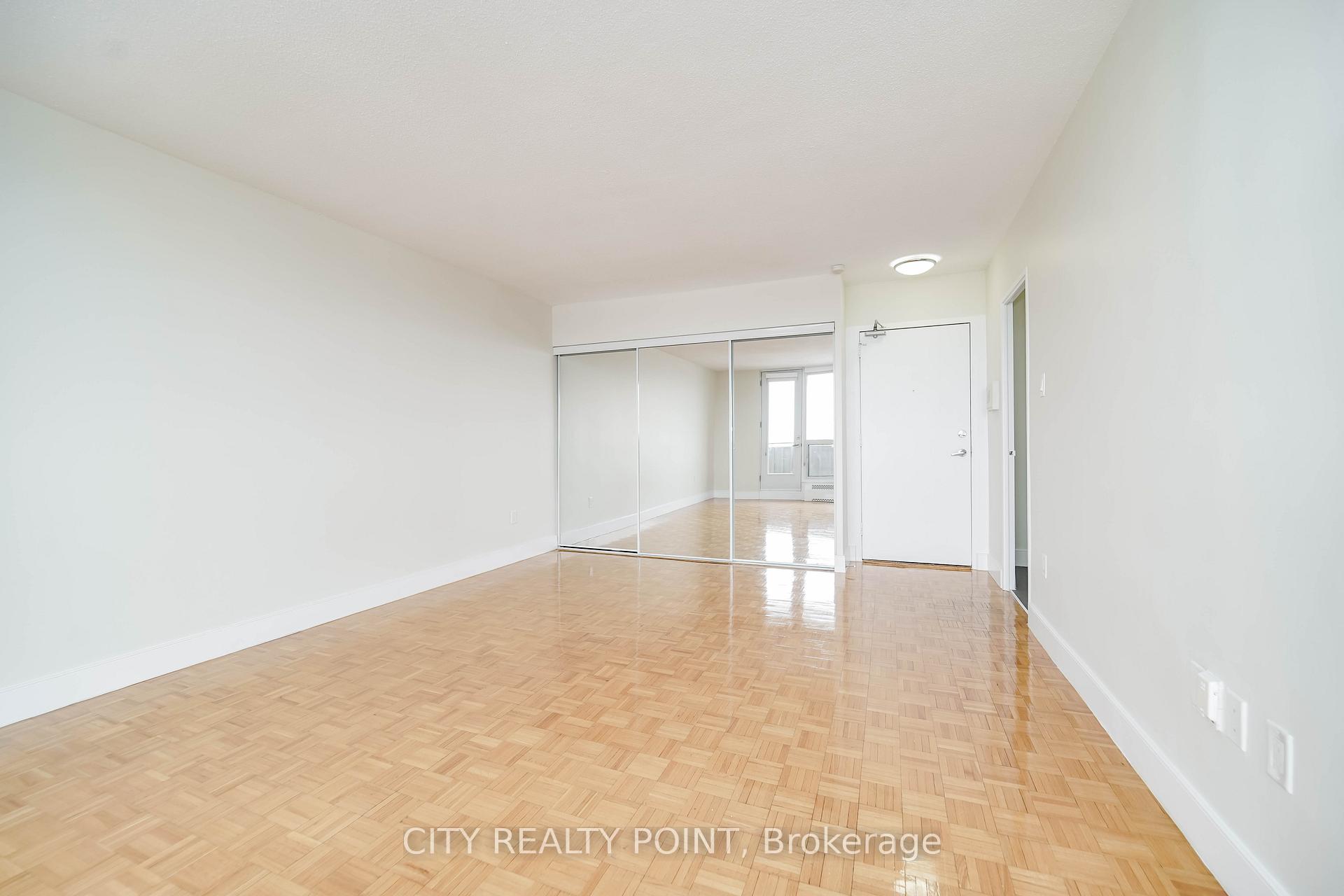 Photo 6 of Unit 1007, 666 Spadina Avenue, Toronto, University — HOMEH