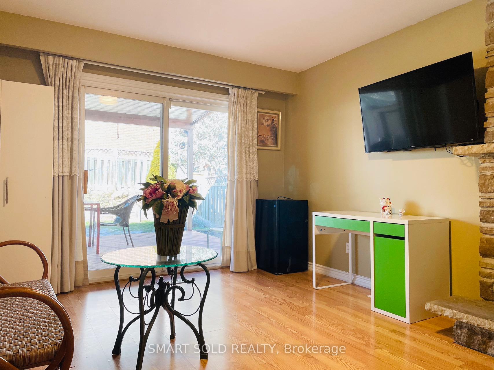 Photo 3 of Unit Upper, 40 Mintwood Drive, North York, Bayview Woods-Steeles — HOMEH