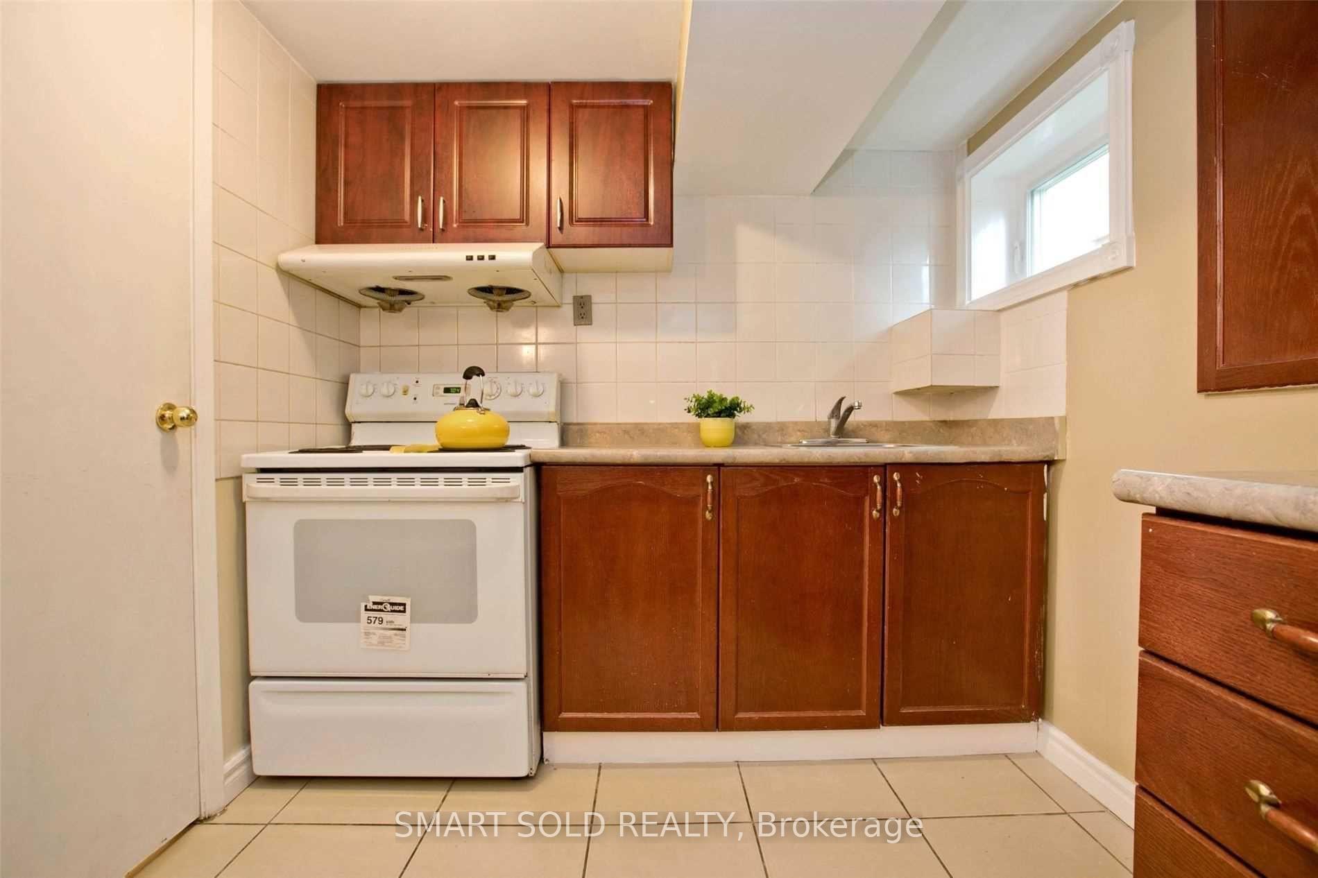 Photo 4 of Unit Upper, 40 Mintwood Drive, North York, Bayview Woods-Steeles — HOMEH