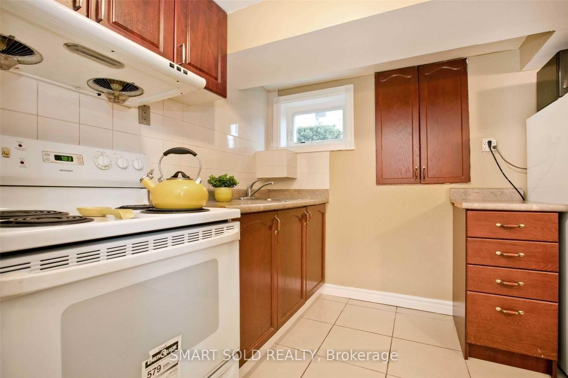 Photo 5 of Unit Upper, 40 Mintwood Drive, North York, Bayview Woods-Steeles — HOMEH