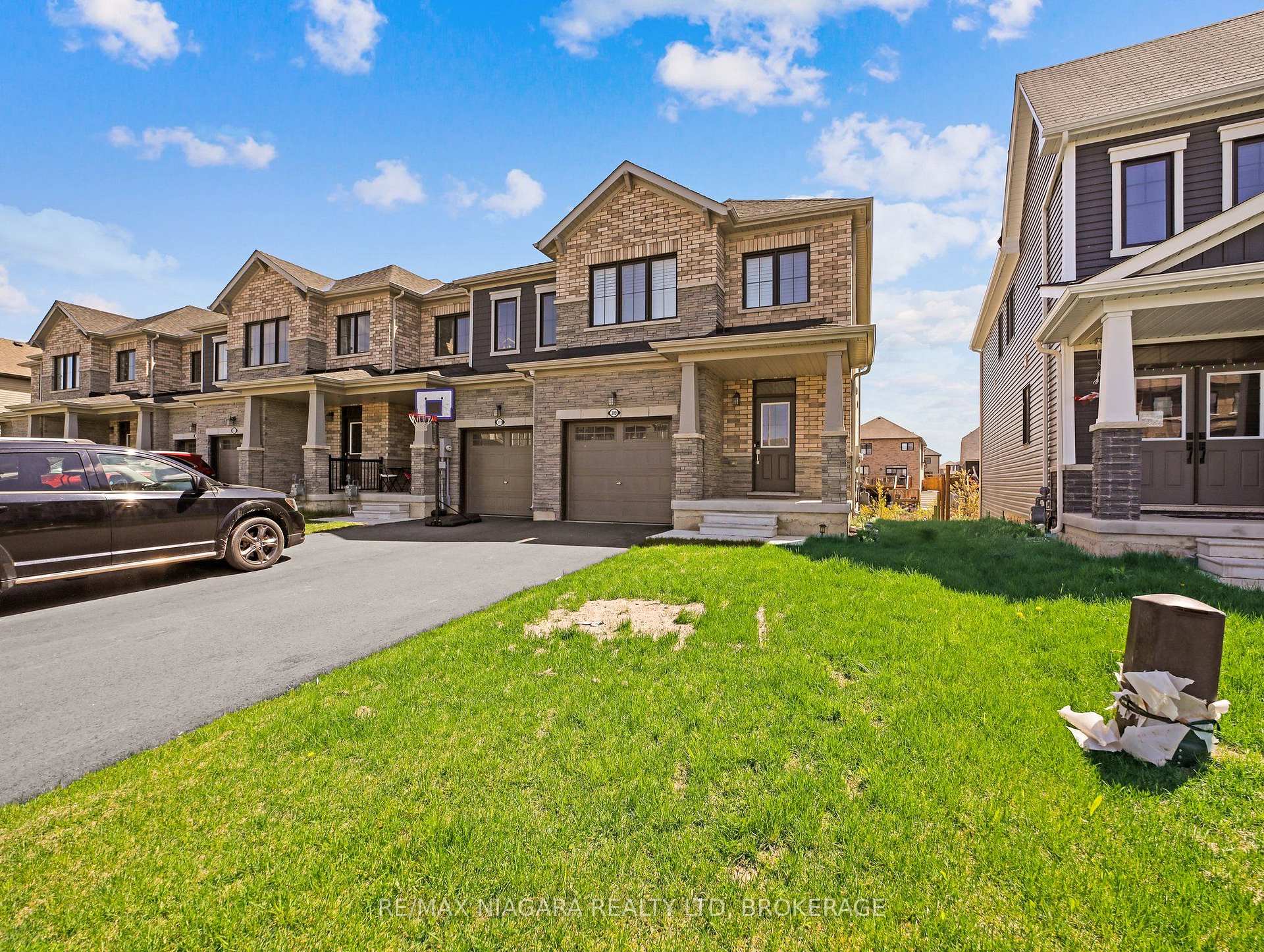 Photo 2 of 309 Vanilla Trail, Thorold, Rolling Meadows — HOMEH
