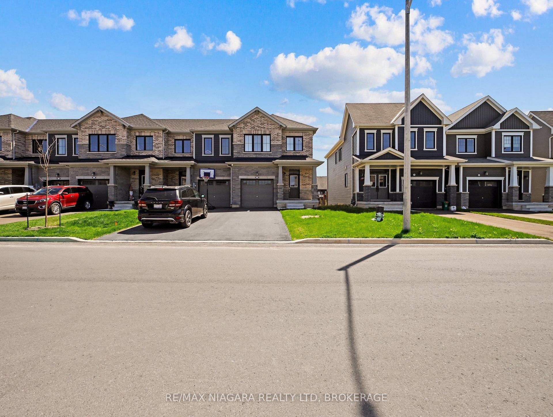 Photo 3 of 309 Vanilla Trail, Thorold, Rolling Meadows — HOMEH