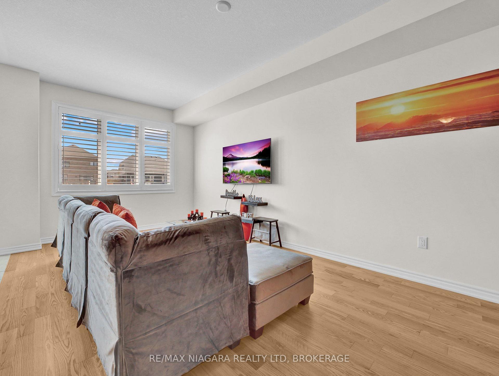 Photo 8 of 309 Vanilla Trail, Thorold, Rolling Meadows — HOMEH