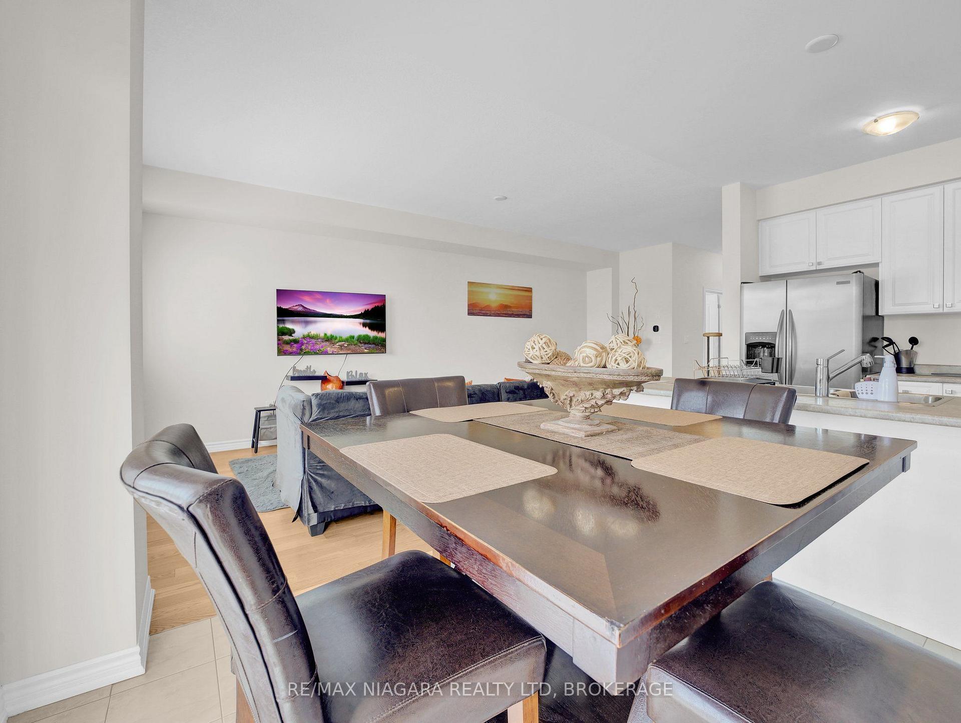 Photo 10 of 309 Vanilla Trail, Thorold, Rolling Meadows — HOMEH