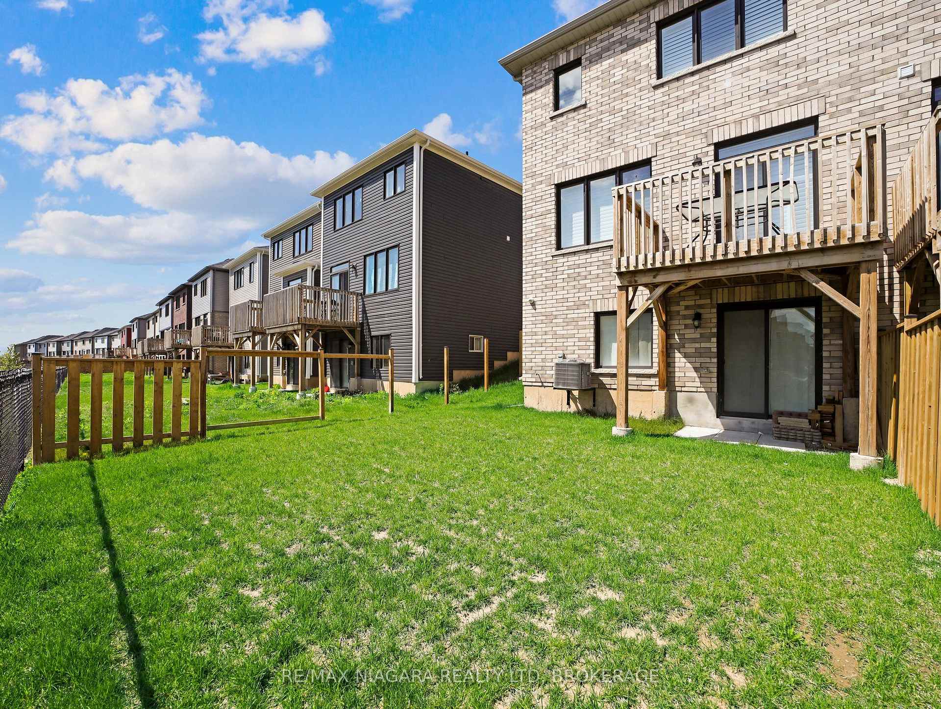 Photo 37 of 309 Vanilla Trail, Thorold, Rolling Meadows — HOMEH