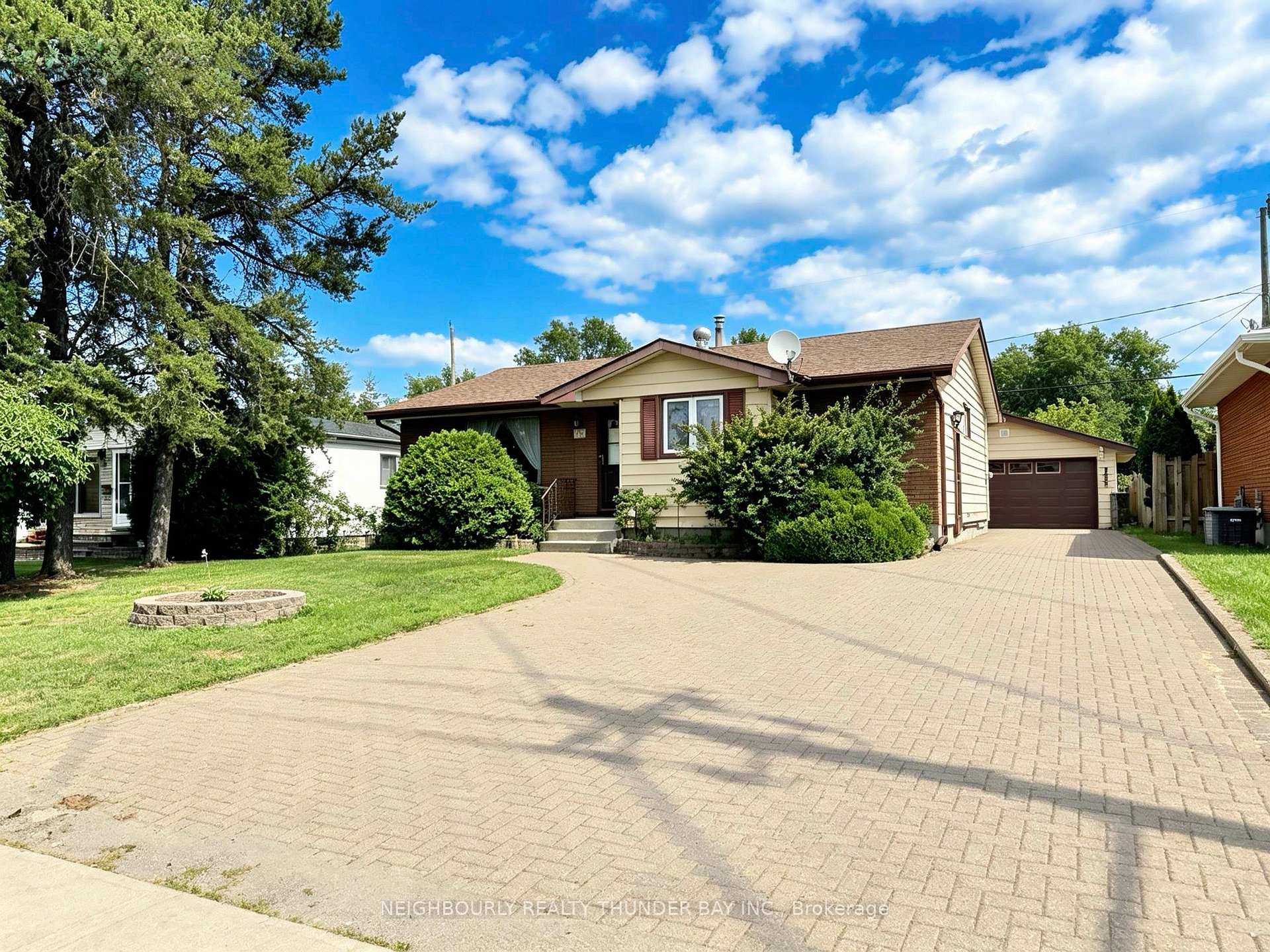 Photo 3 of 782 John Street, Thunder Bay, Forest Park — HOMEH