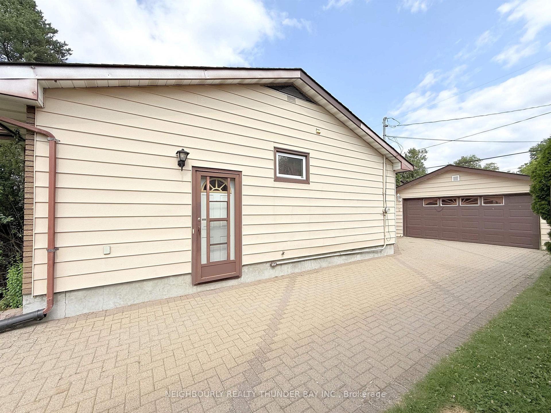 Photo 4 of 782 John Street, Thunder Bay, Forest Park — HOMEH