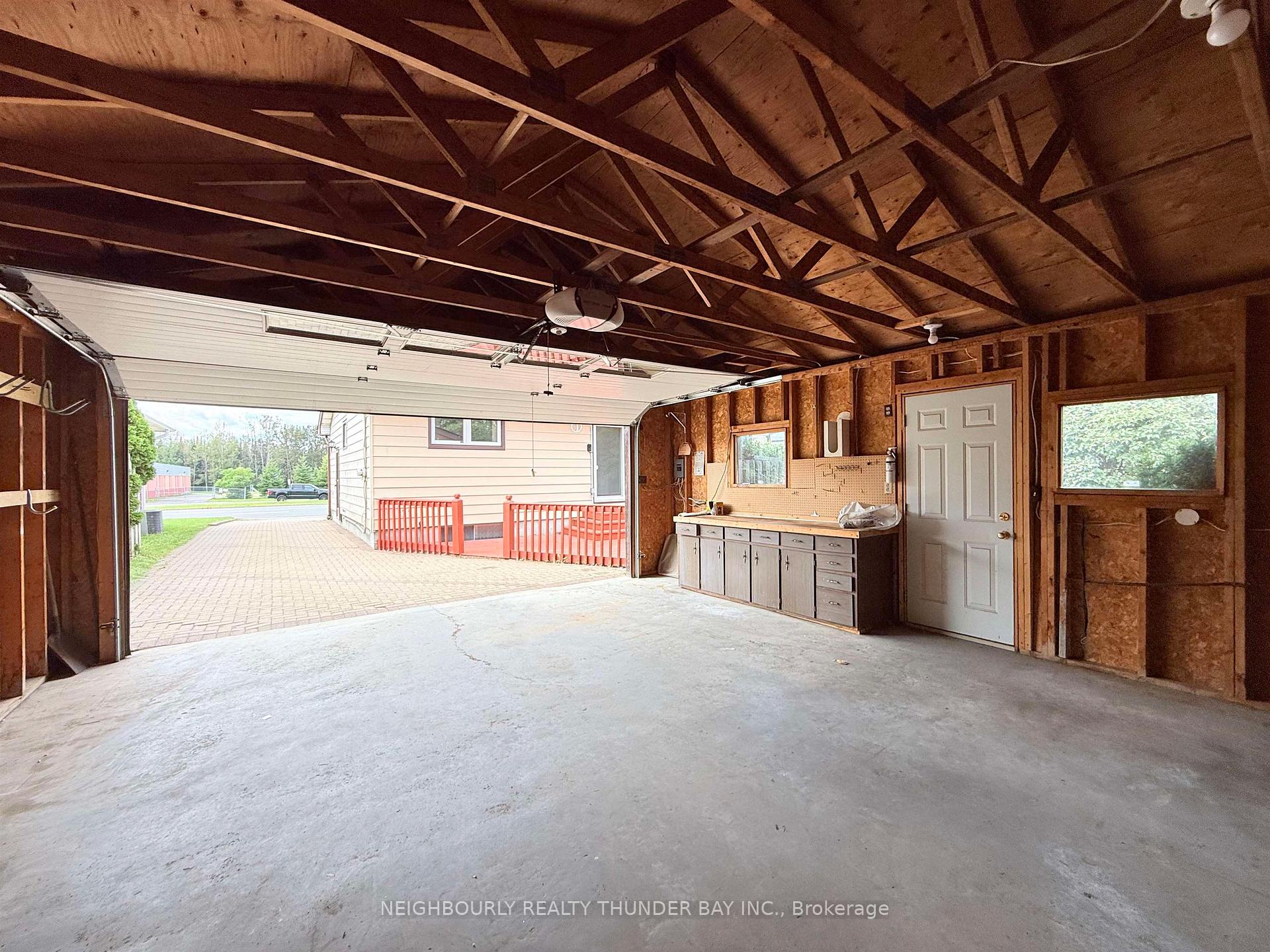 Photo 7 of 782 John Street, Thunder Bay, Forest Park — HOMEH