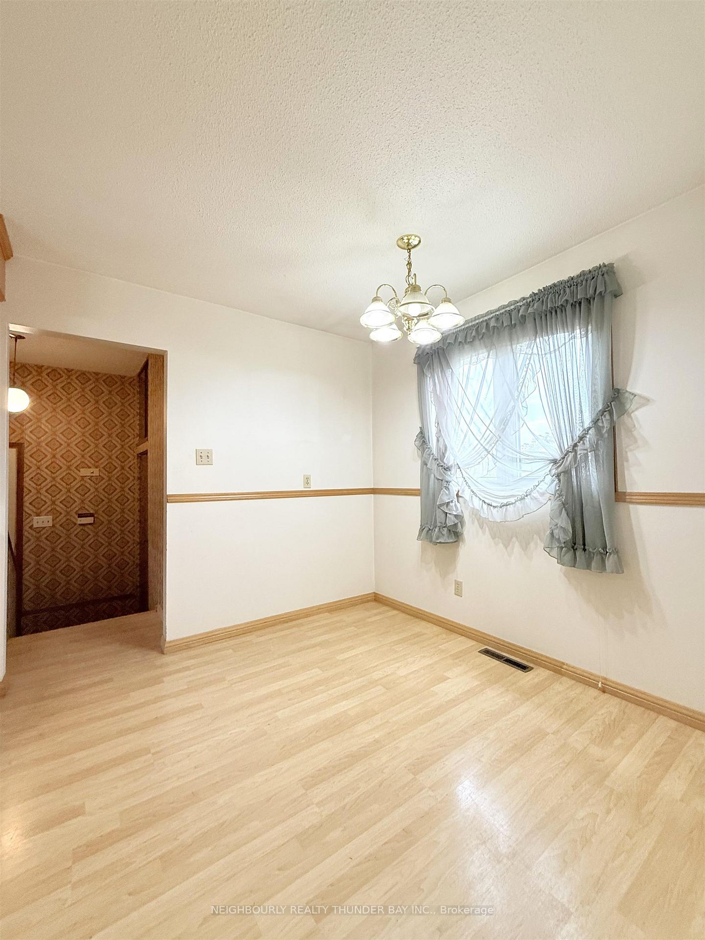 Photo 12 of 782 John Street, Thunder Bay, Forest Park — HOMEH