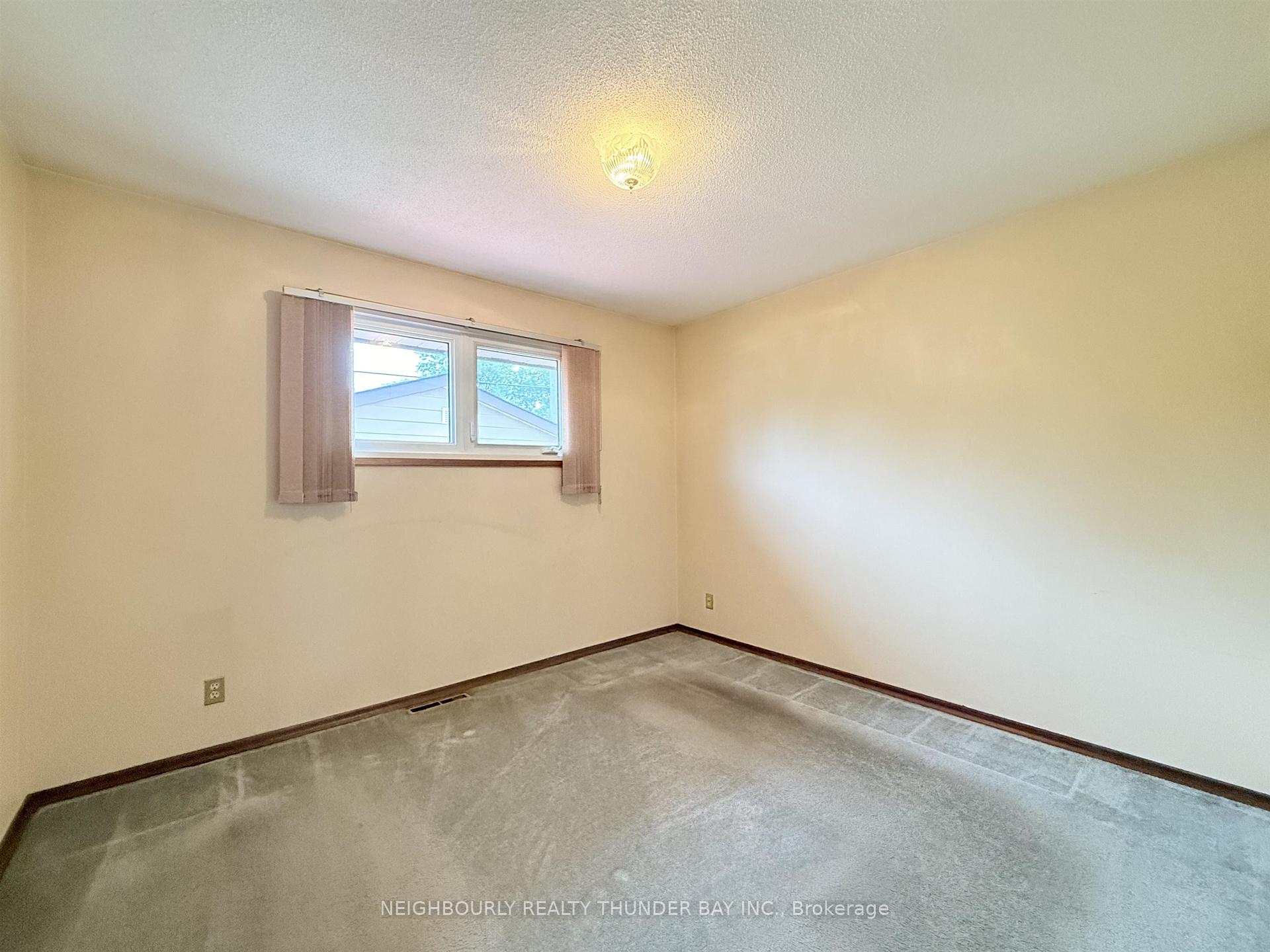 Photo 17 of 782 John Street, Thunder Bay, Forest Park — HOMEH