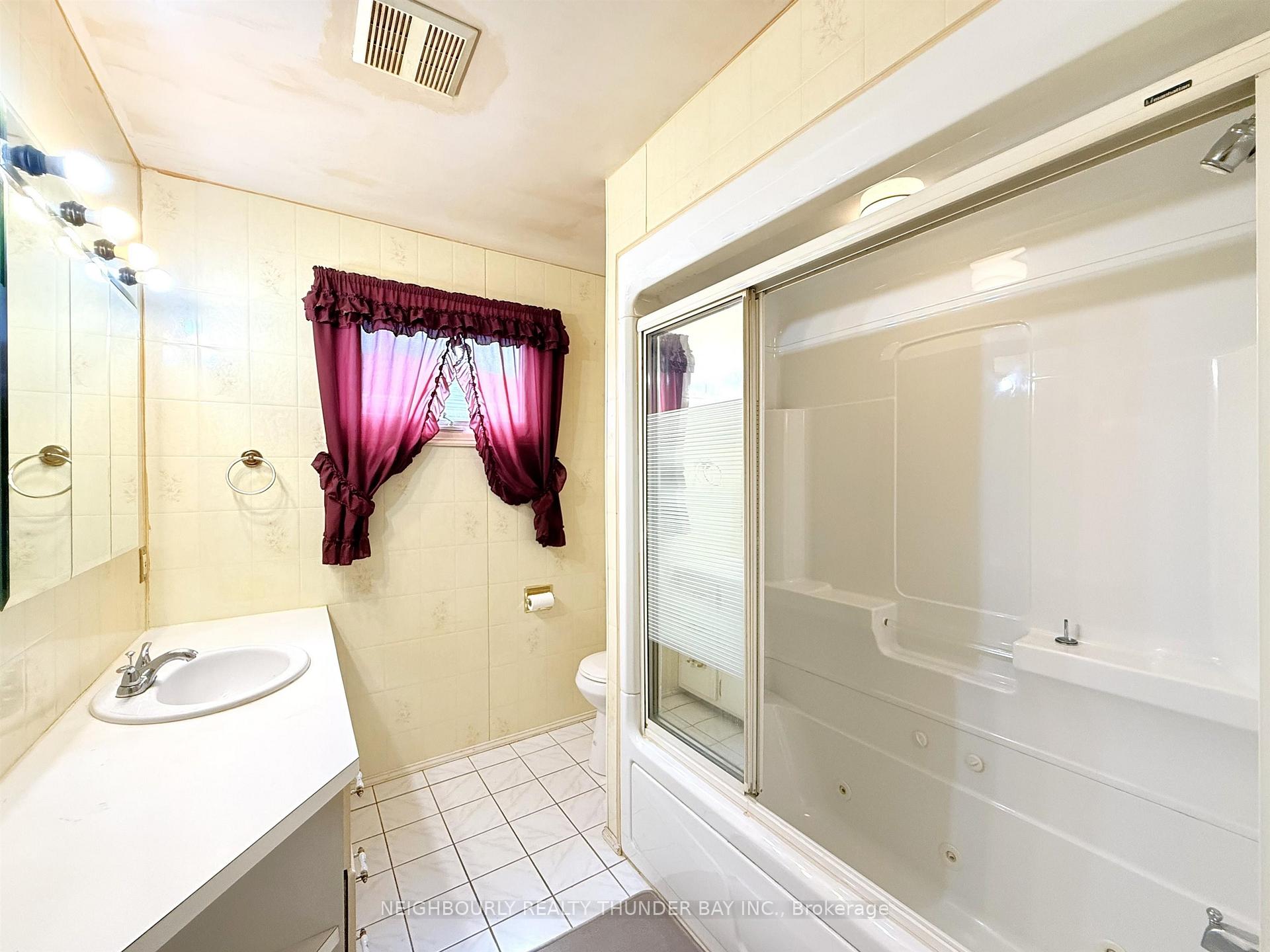 Photo 19 of 782 John Street, Thunder Bay, Forest Park — HOMEH