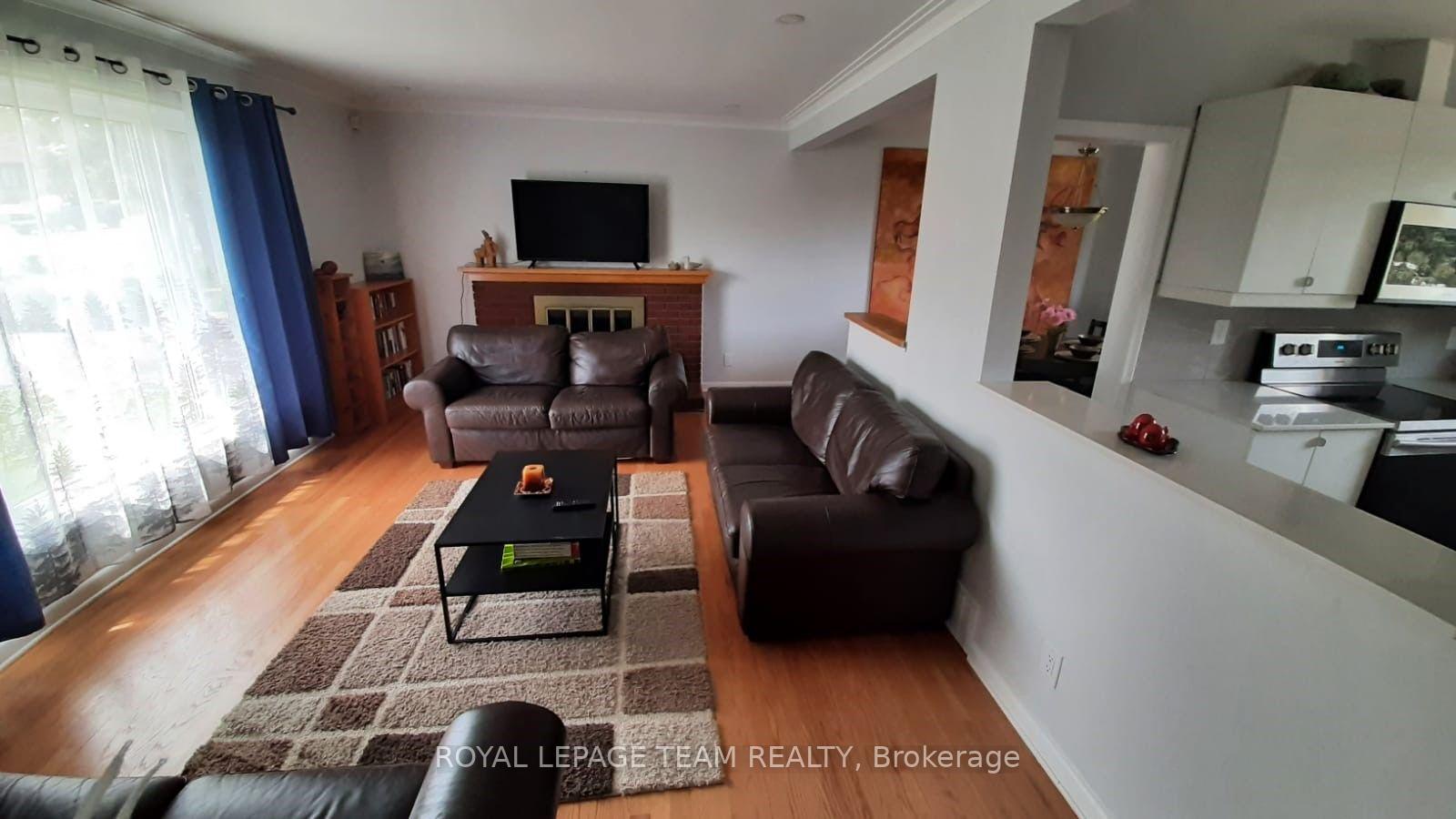 Photo 2 of Unit UPSTRS, 1015 Pinecrest Road, Ottawa, Queensway Terrace North — HOMEH