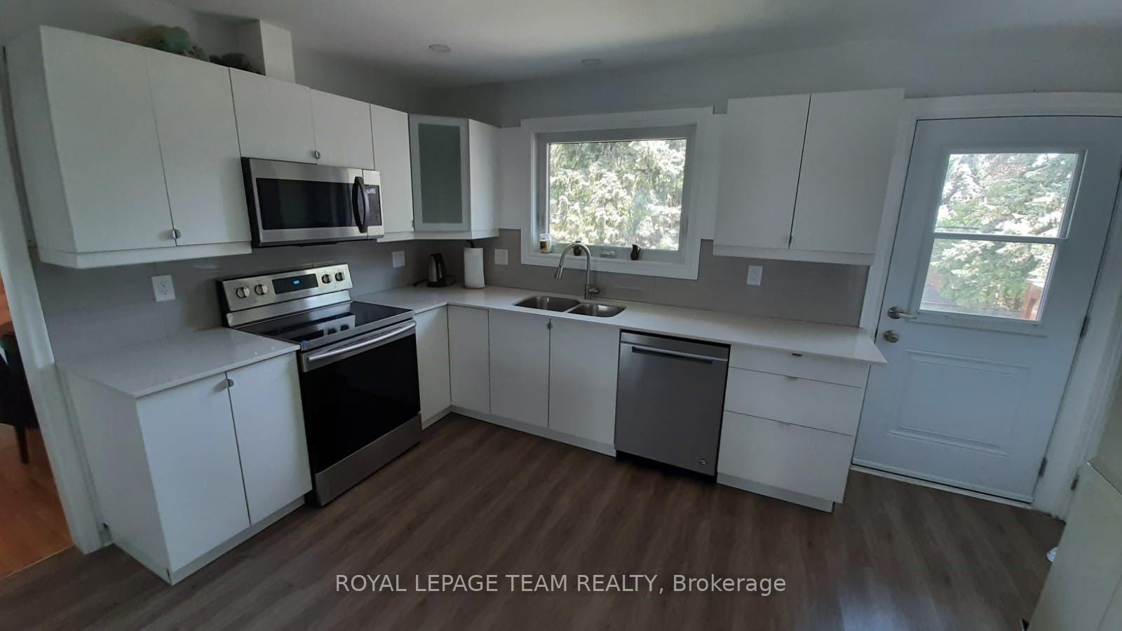 Photo 4 of Unit UPSTRS, 1015 Pinecrest Road, Ottawa, Queensway Terrace North — HOMEH