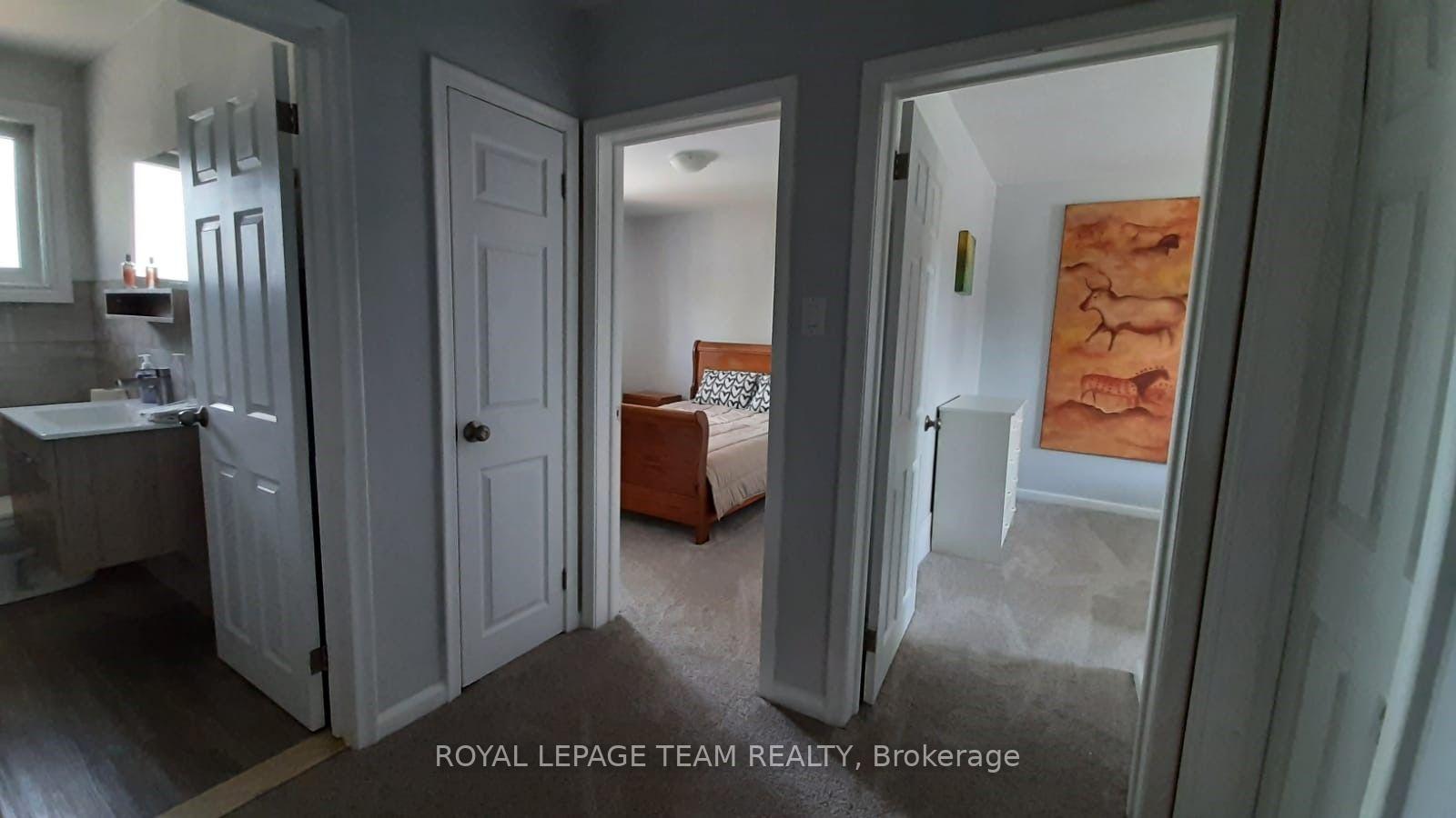 Photo 5 of Unit UPSTRS, 1015 Pinecrest Road, Ottawa, Queensway Terrace North — HOMEH