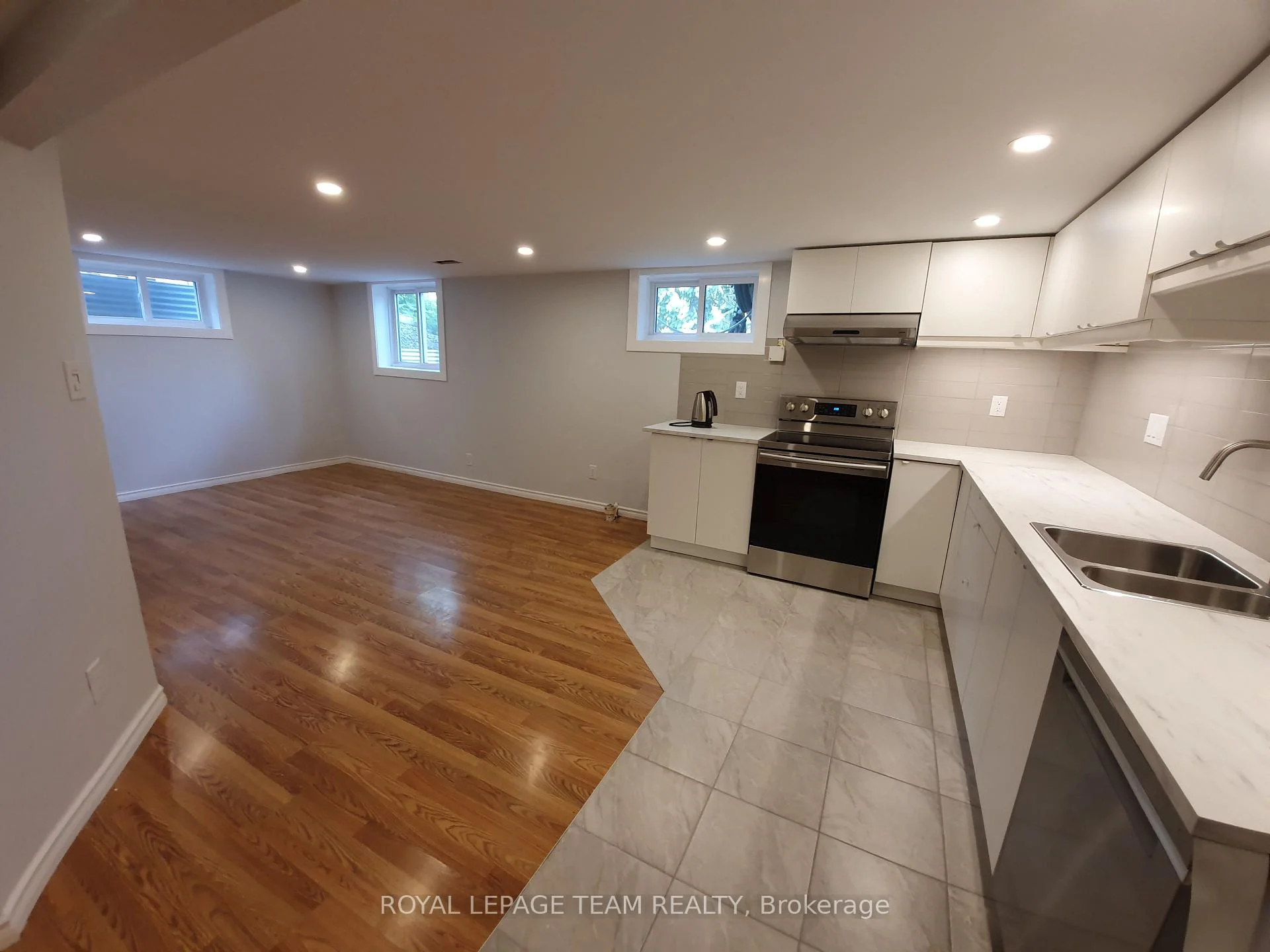 Photo 26 of Unit UPSTRS, 1015 Pinecrest Road, Ottawa, Queensway Terrace North — HOMEH