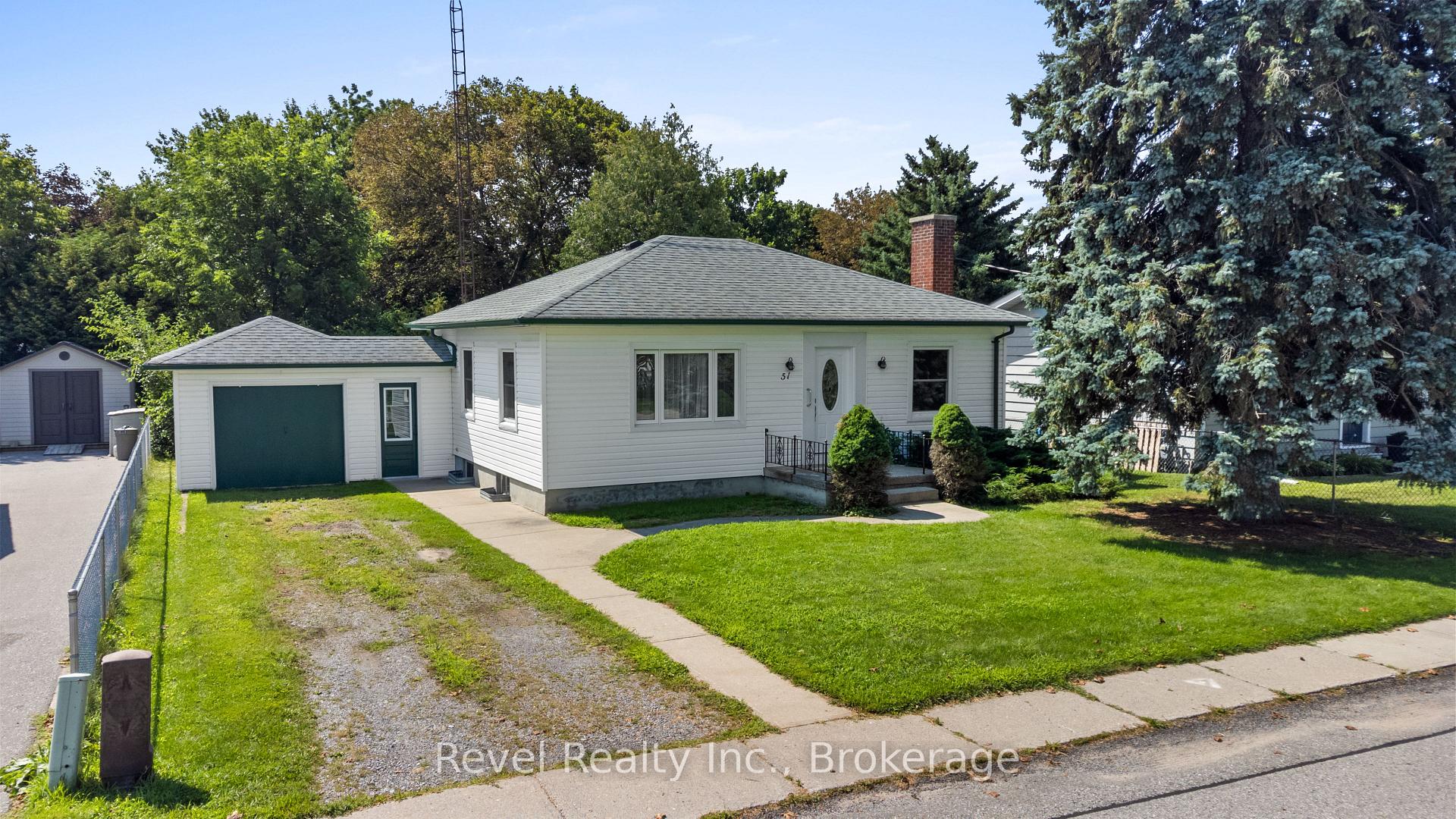 Photo 2 of 51 Cobbledick Street, Clarington, Orono — HOMEH