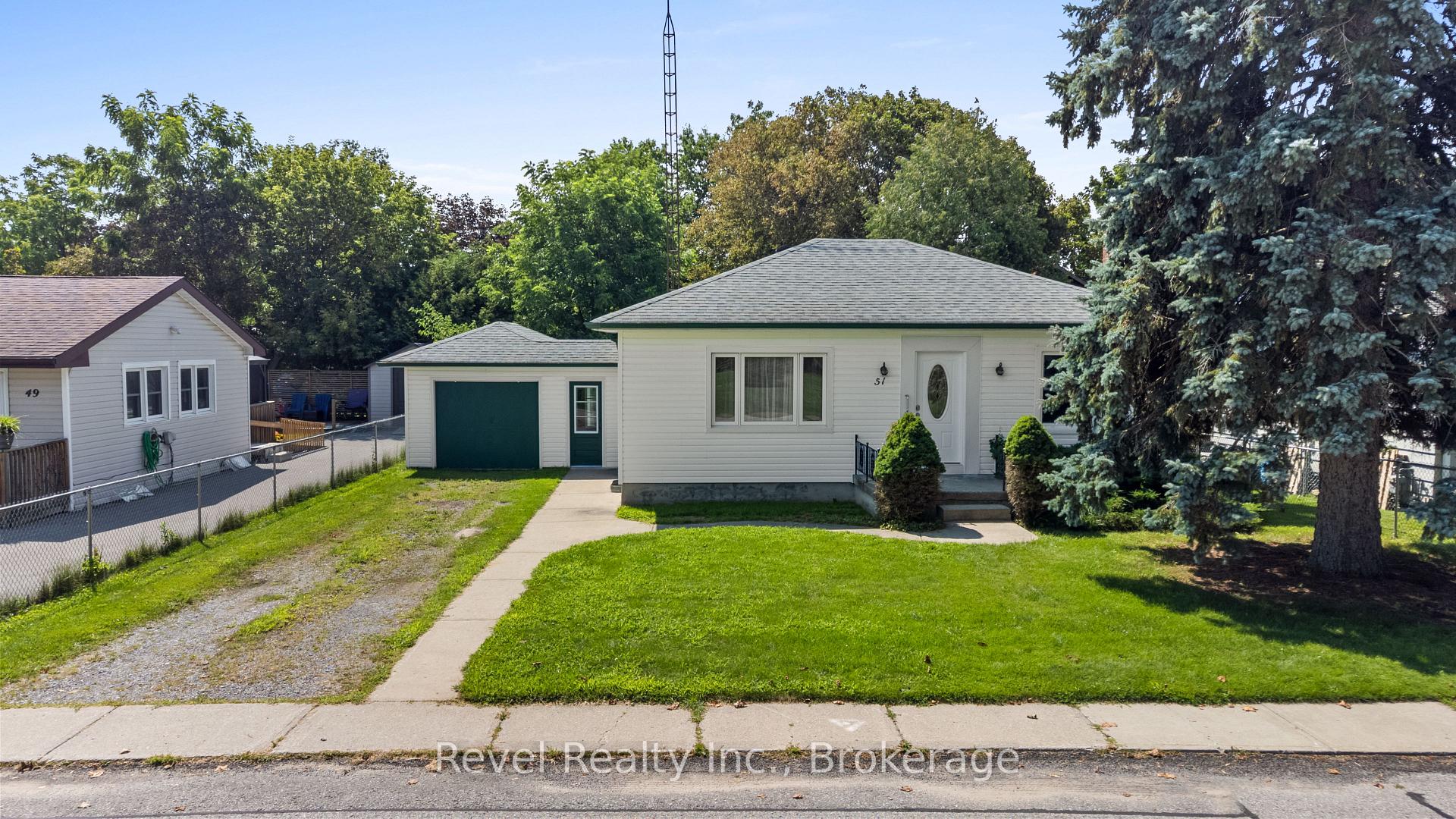 Photo 3 of 51 Cobbledick Street, Clarington, Orono — HOMEH