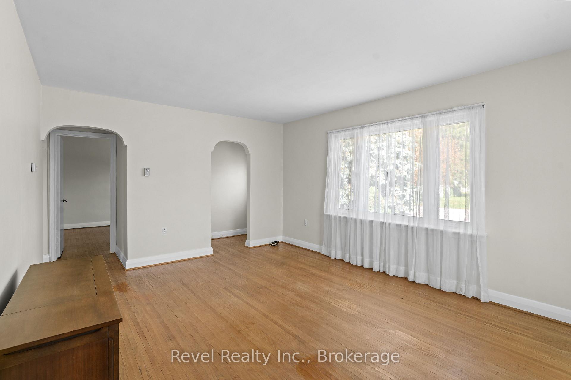 Photo 7 of 51 Cobbledick Street, Clarington, Orono — HOMEH