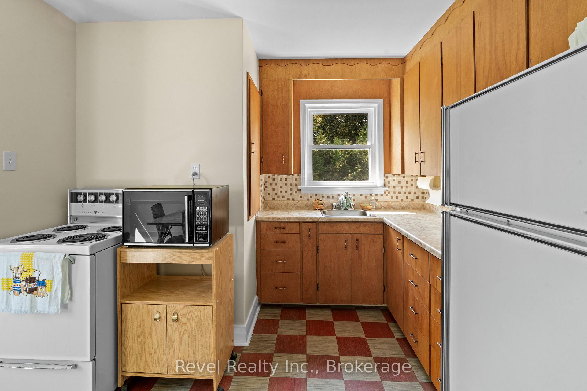 Photo 10 of 51 Cobbledick Street, Clarington, Orono — HOMEH