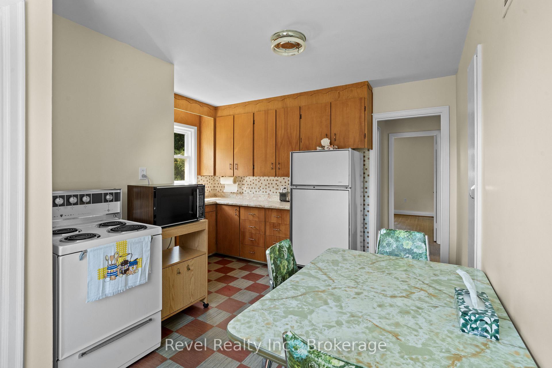 Photo 11 of 51 Cobbledick Street, Clarington, Orono — HOMEH