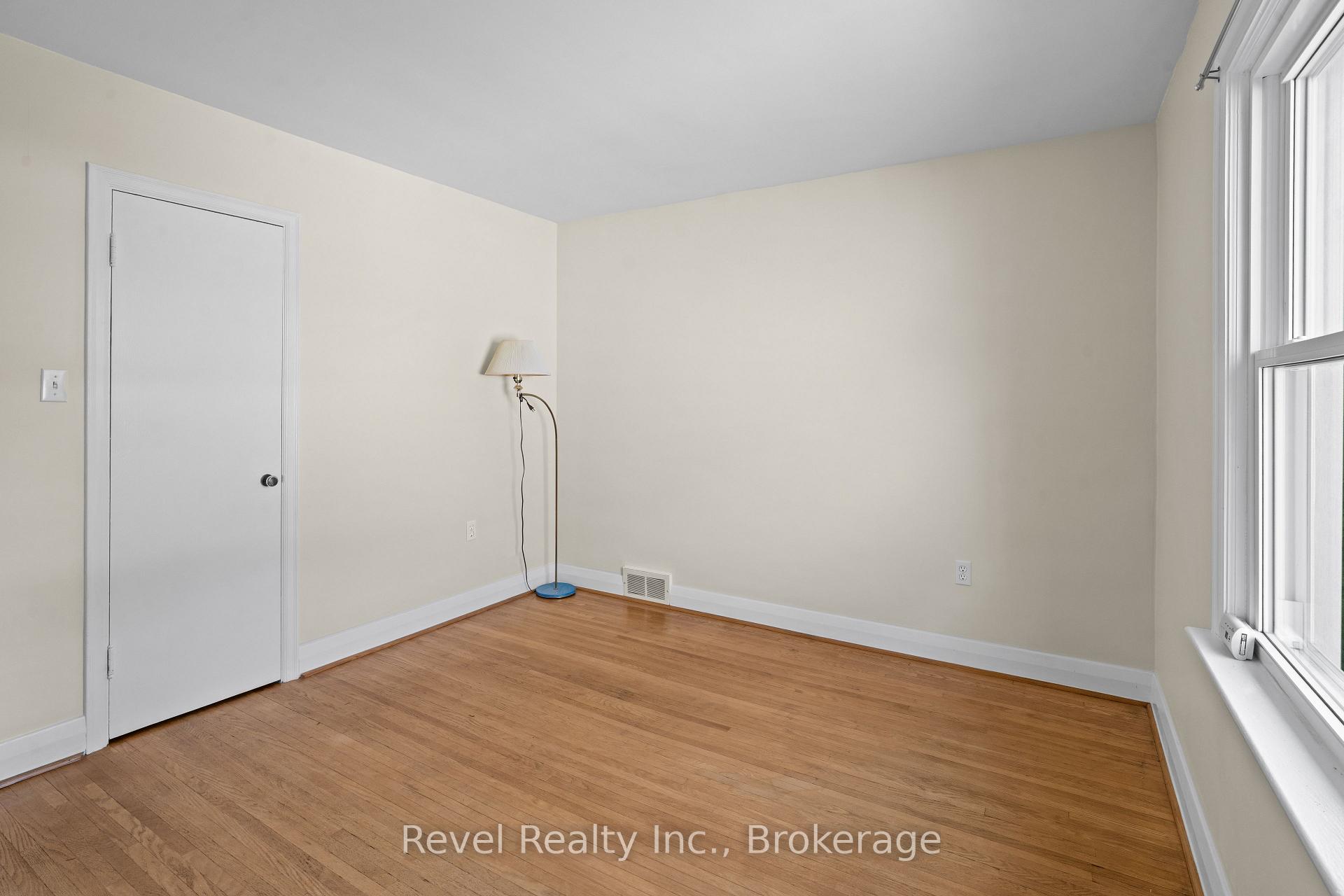 Photo 15 of 51 Cobbledick Street, Clarington, Orono — HOMEH