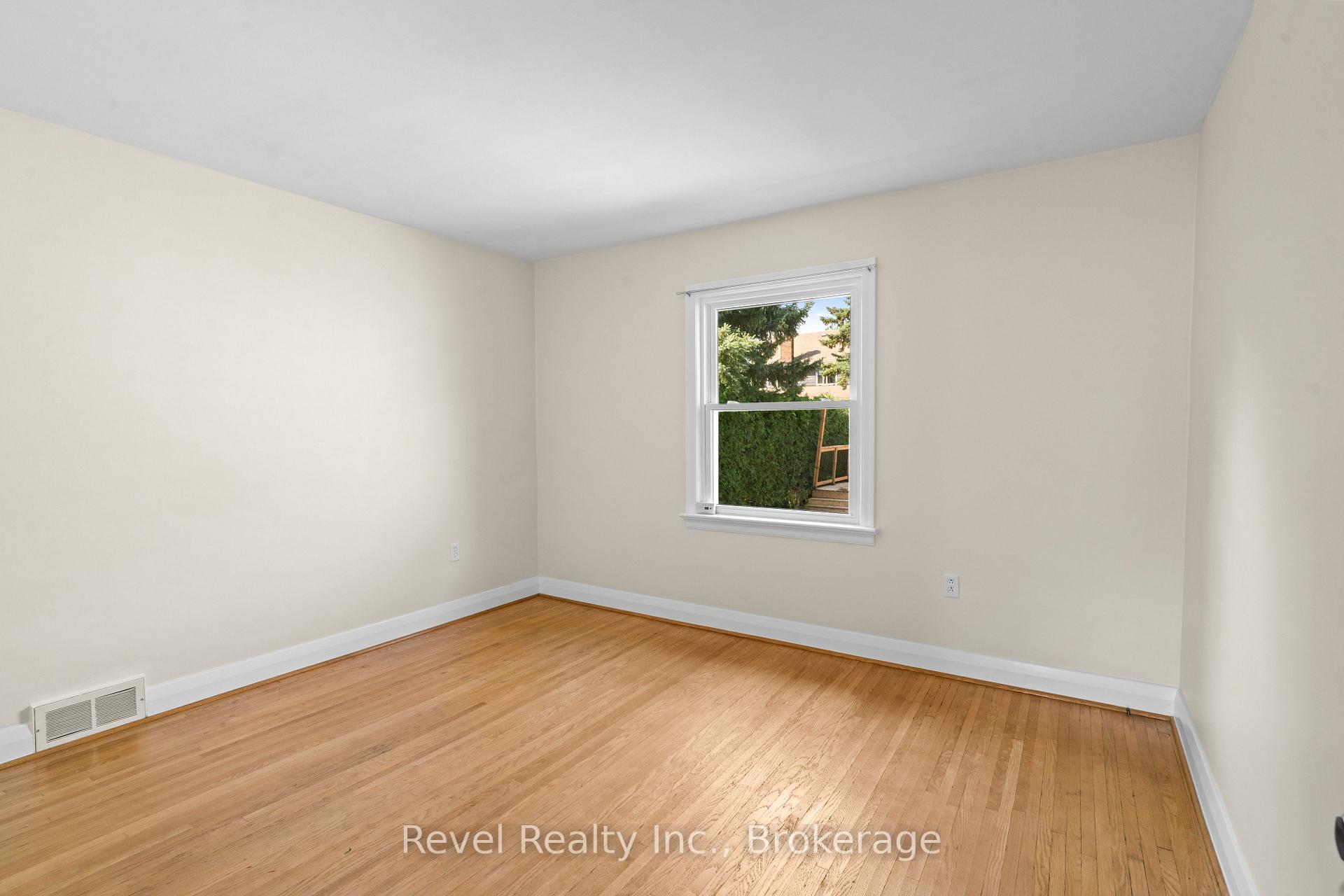 Photo 17 of 51 Cobbledick Street, Clarington, Orono — HOMEH